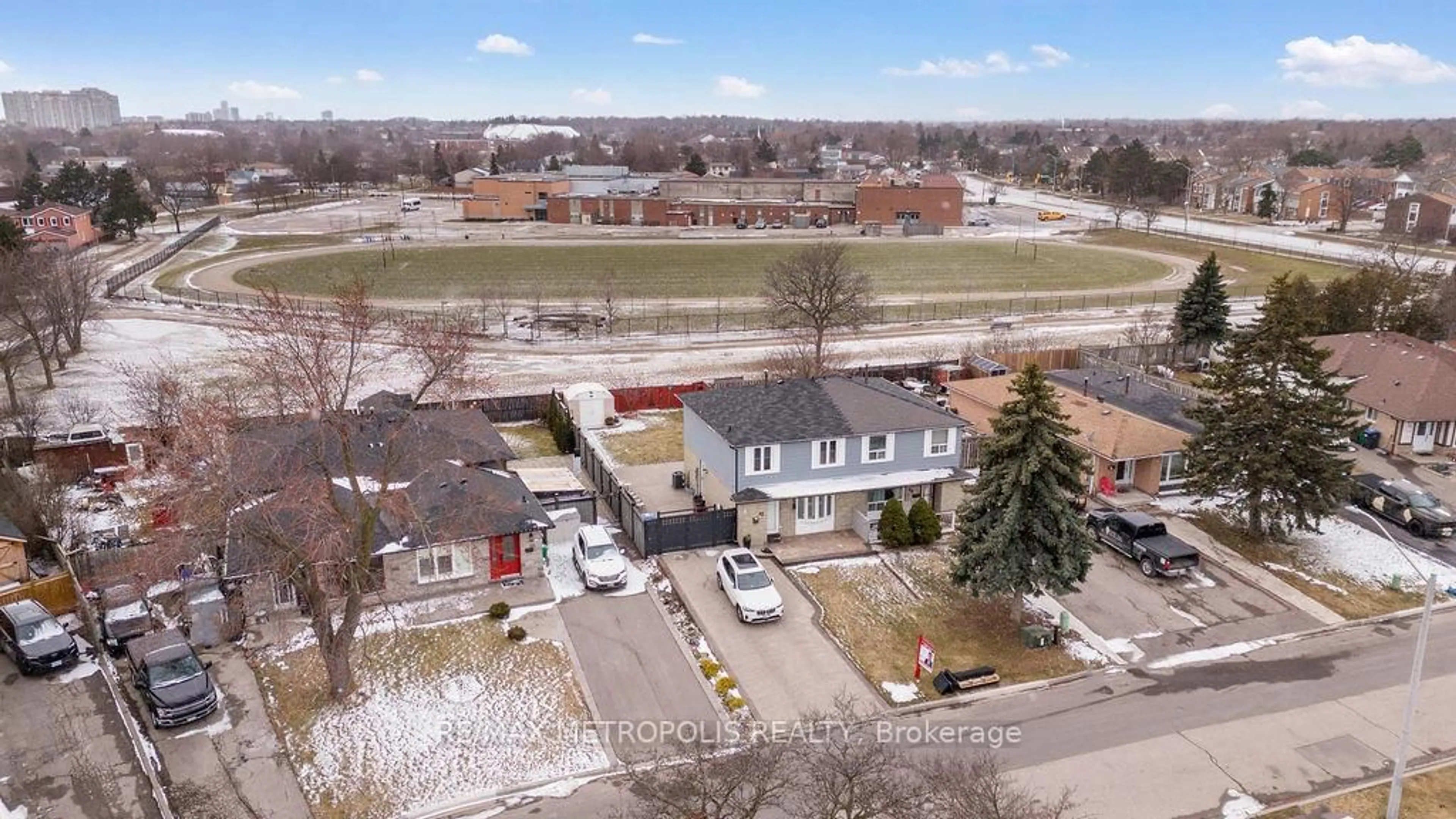 A pic from outside/outdoor area/front of a property/back of a property/a pic from drone, unknown for 42 Gulliver Cres, Brampton Ontario L6S 1S9
