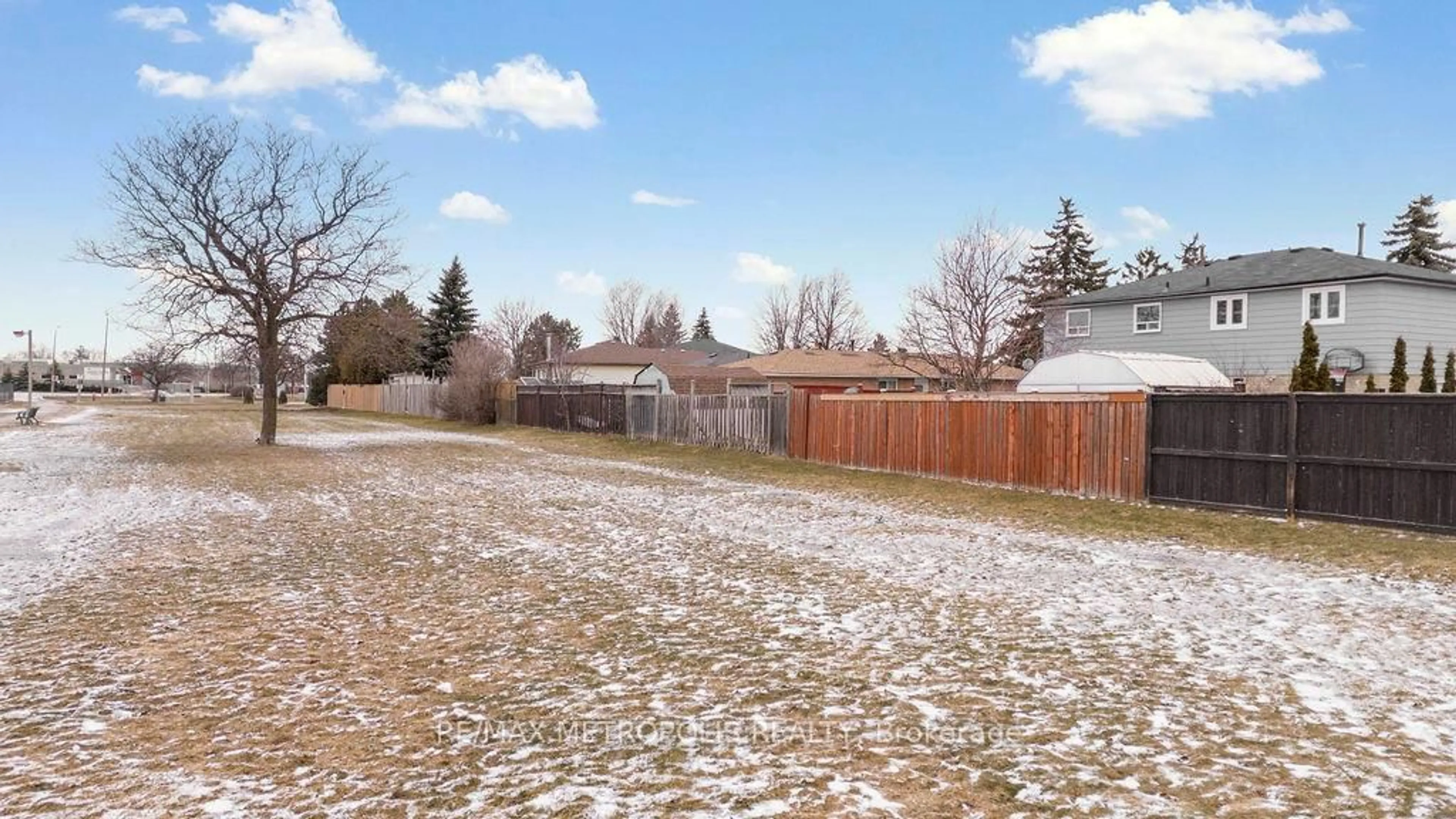 Unknown for 42 Gulliver Cres, Brampton Ontario L6S 1S9