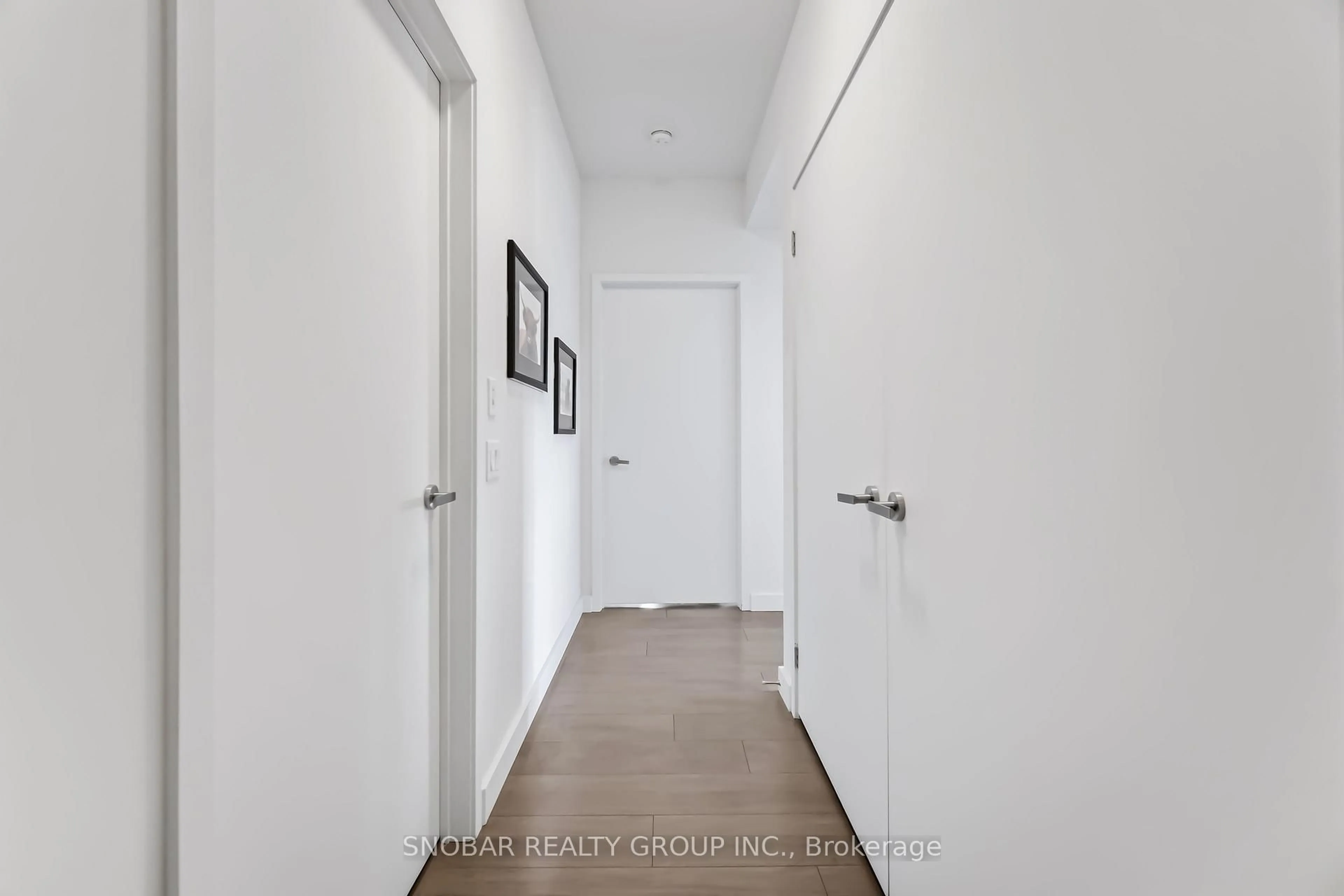 Indoor entryway for 5035 Harvard Rd #304, Mississauga Ontario L5M 0W6