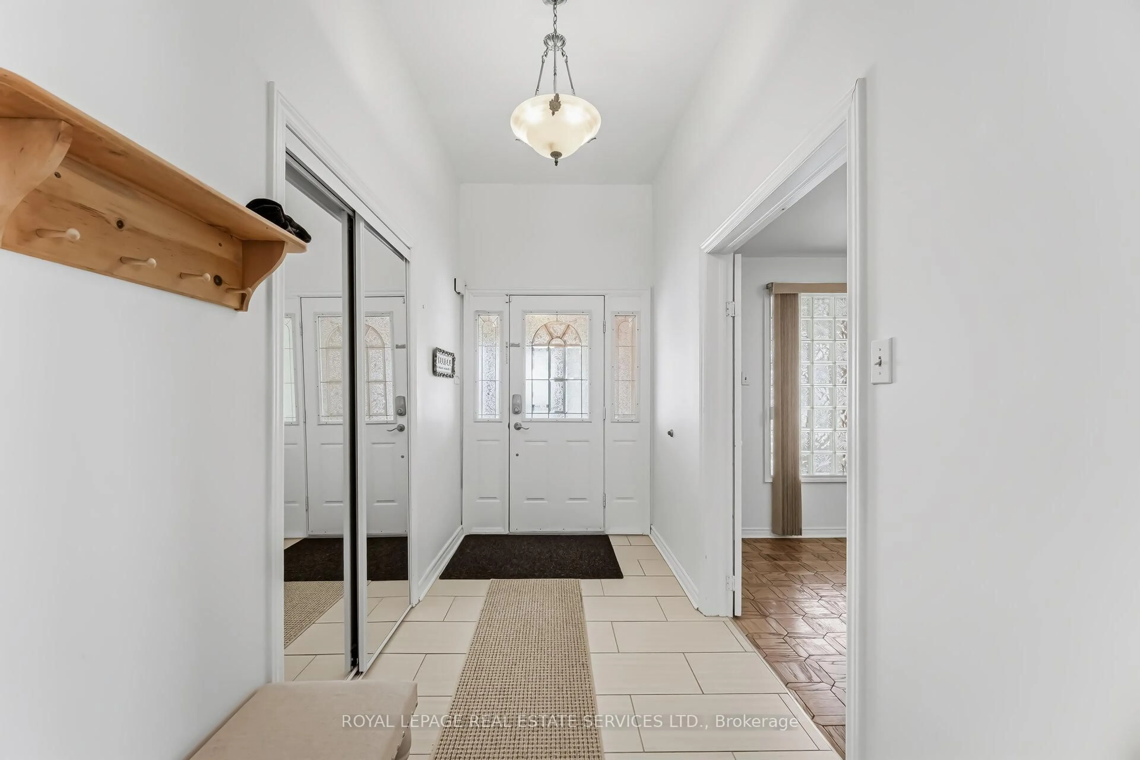 Indoor entryway for 478 Wilson Height Blvd, Toronto Ontario M3H 2V5