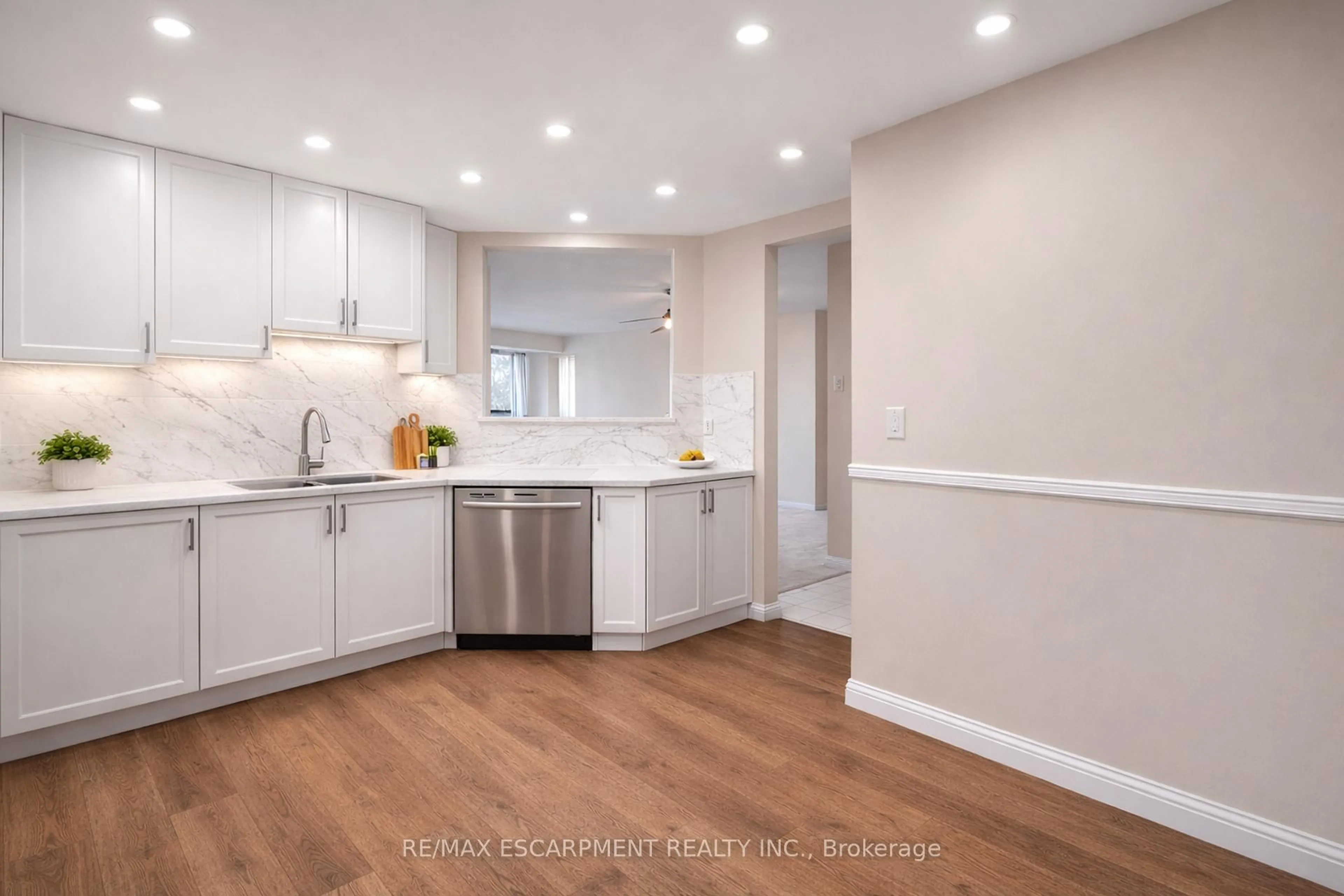 Open concept kitchen, unknown for 5070 Pinedale Ave #302, Burlington Ontario L7L 5V6