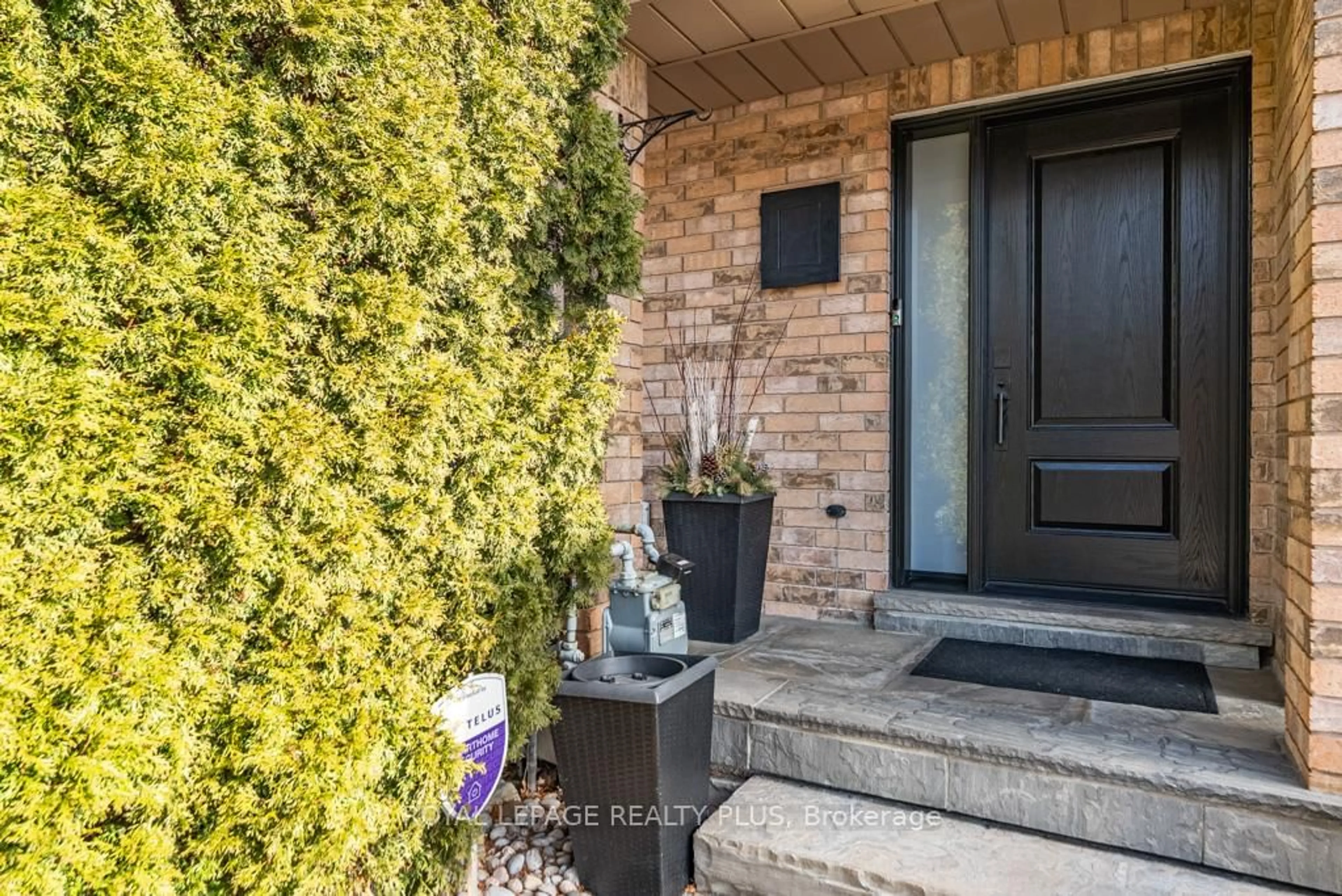 Indoor entryway for 2171 Forest Gate Park, Oakville Ontario L6M 4B3