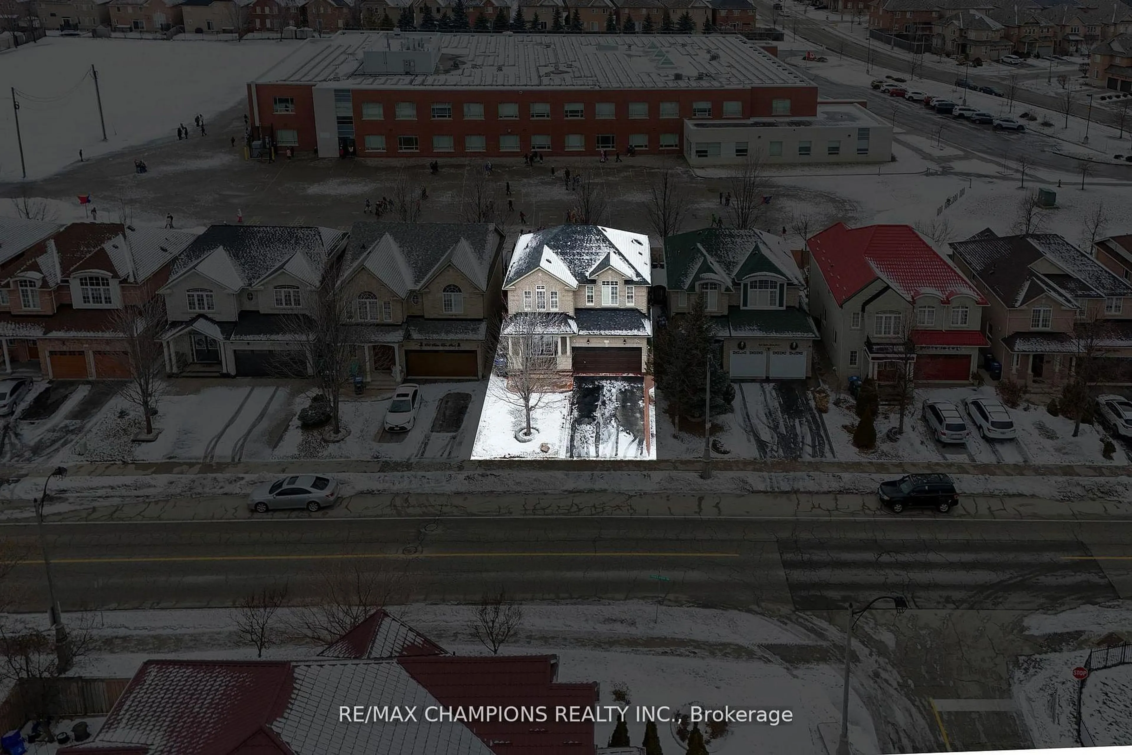 A pic from outside/outdoor area/front of a property/back of a property/a pic from drone, city buildings view from balcony for 456 Father Tobin Rd, Brampton Ontario L6R 0S2