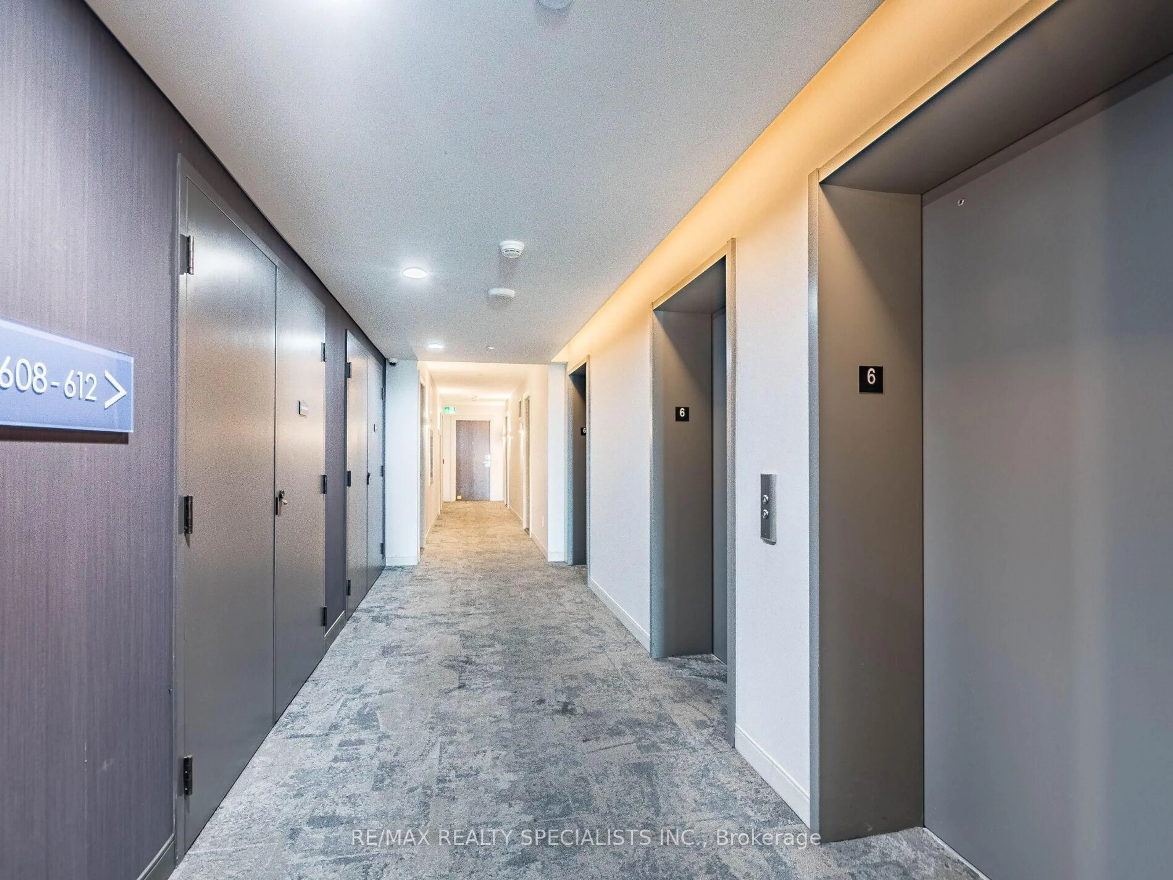 Indoor foyer for 2560 Eglinton Ave #610, Mississauga Ontario L5M 0Y3