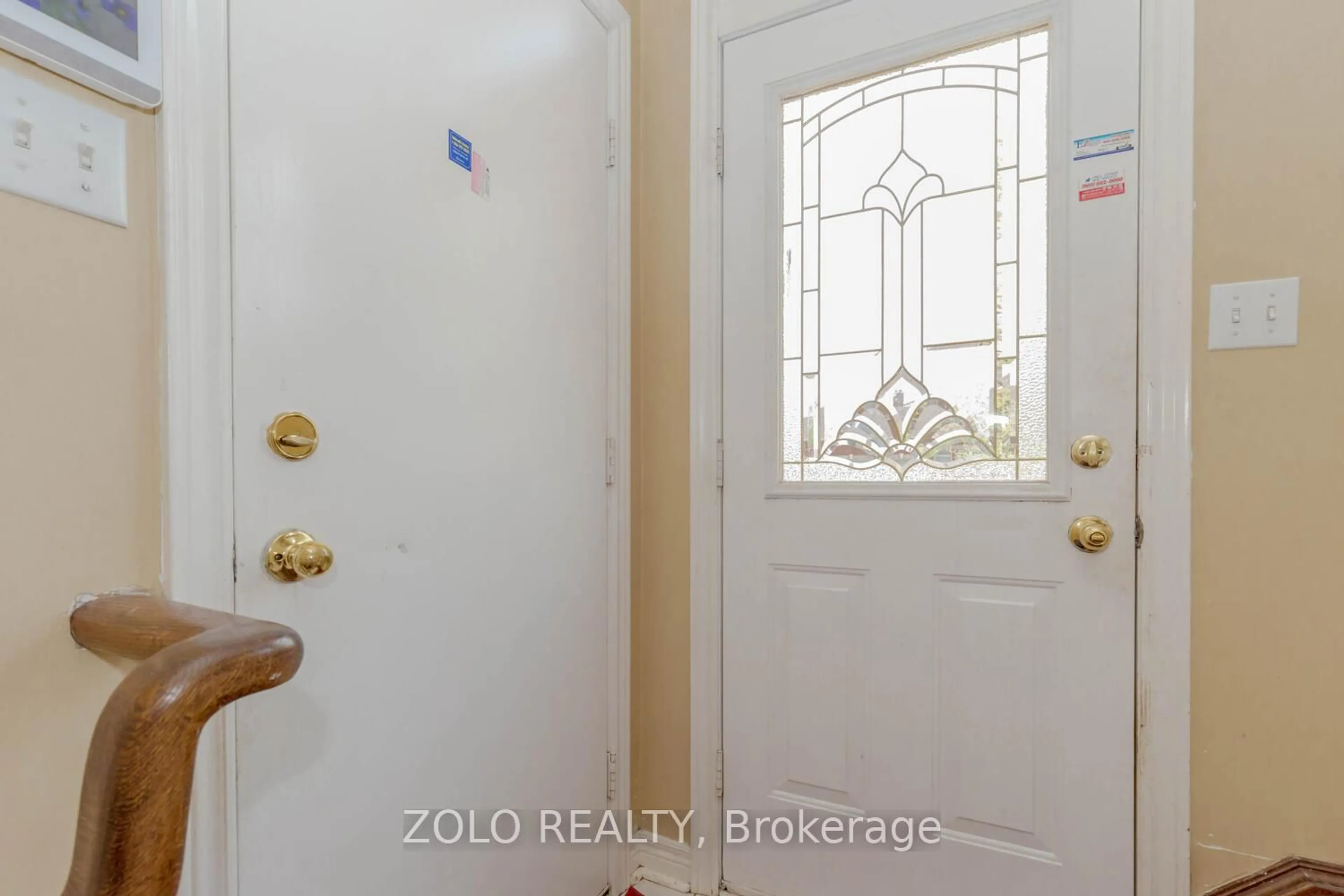 Indoor entryway for 1474 Rosemanor Dr, Mississauga Ontario L5M 5M4