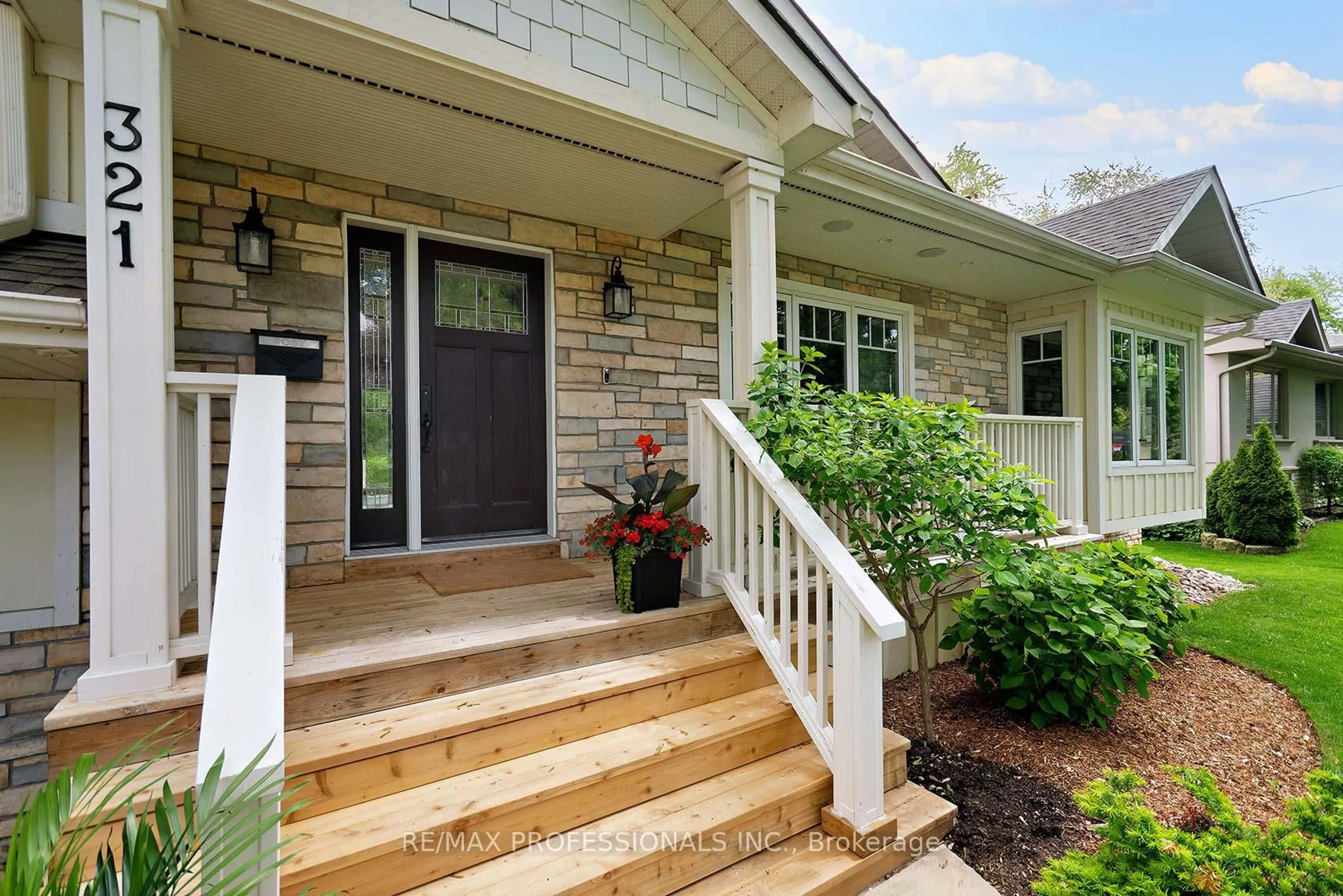 Unknown for 321 Wendy Lane, Oakville Ontario L6L 4P9