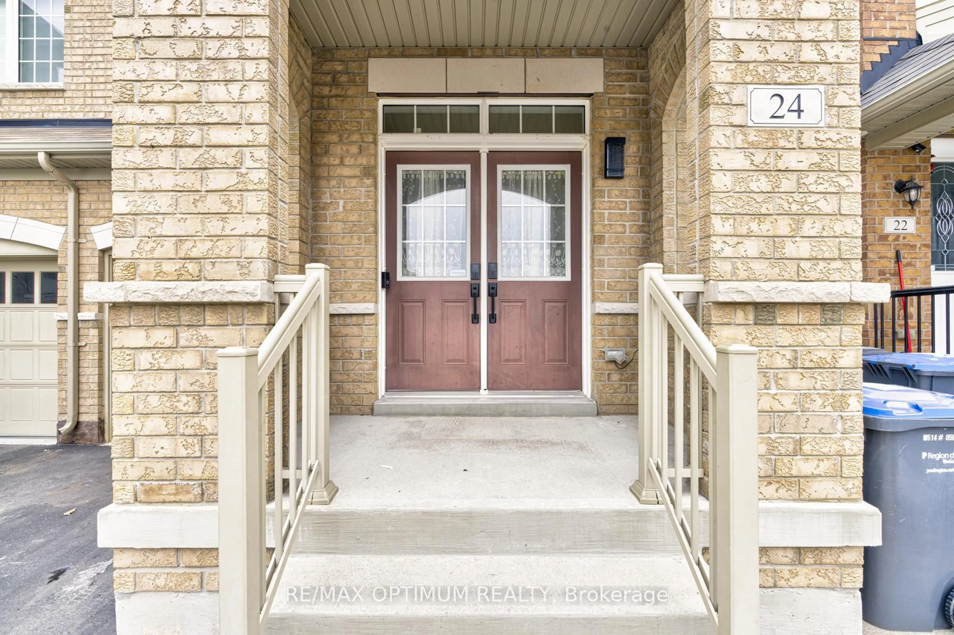 Indoor entryway for 24 Walbrook Rd, Brampton Ontario L6X 4N4