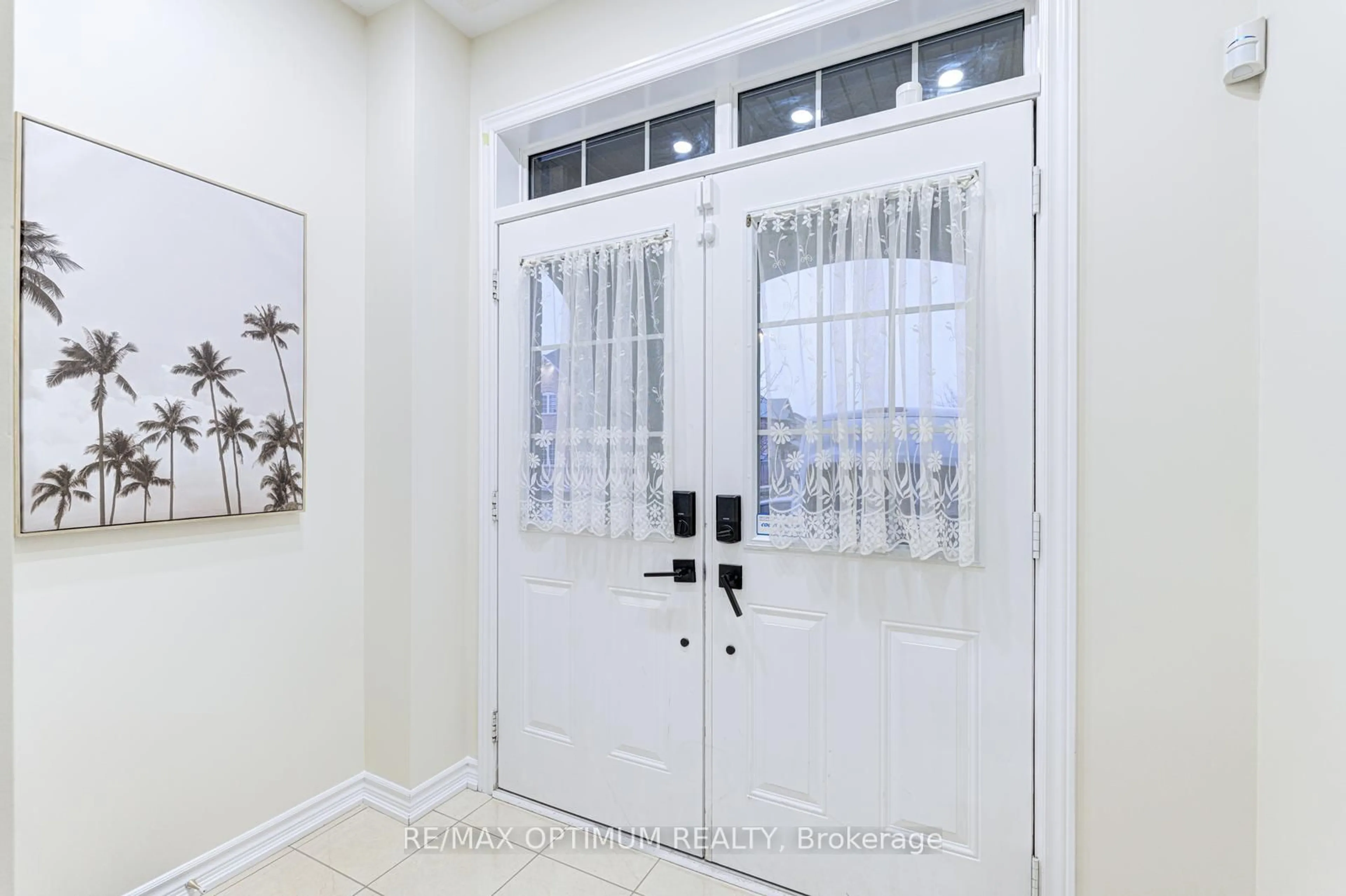 Indoor entryway for 24 Walbrook Rd, Brampton Ontario L6X 4N4