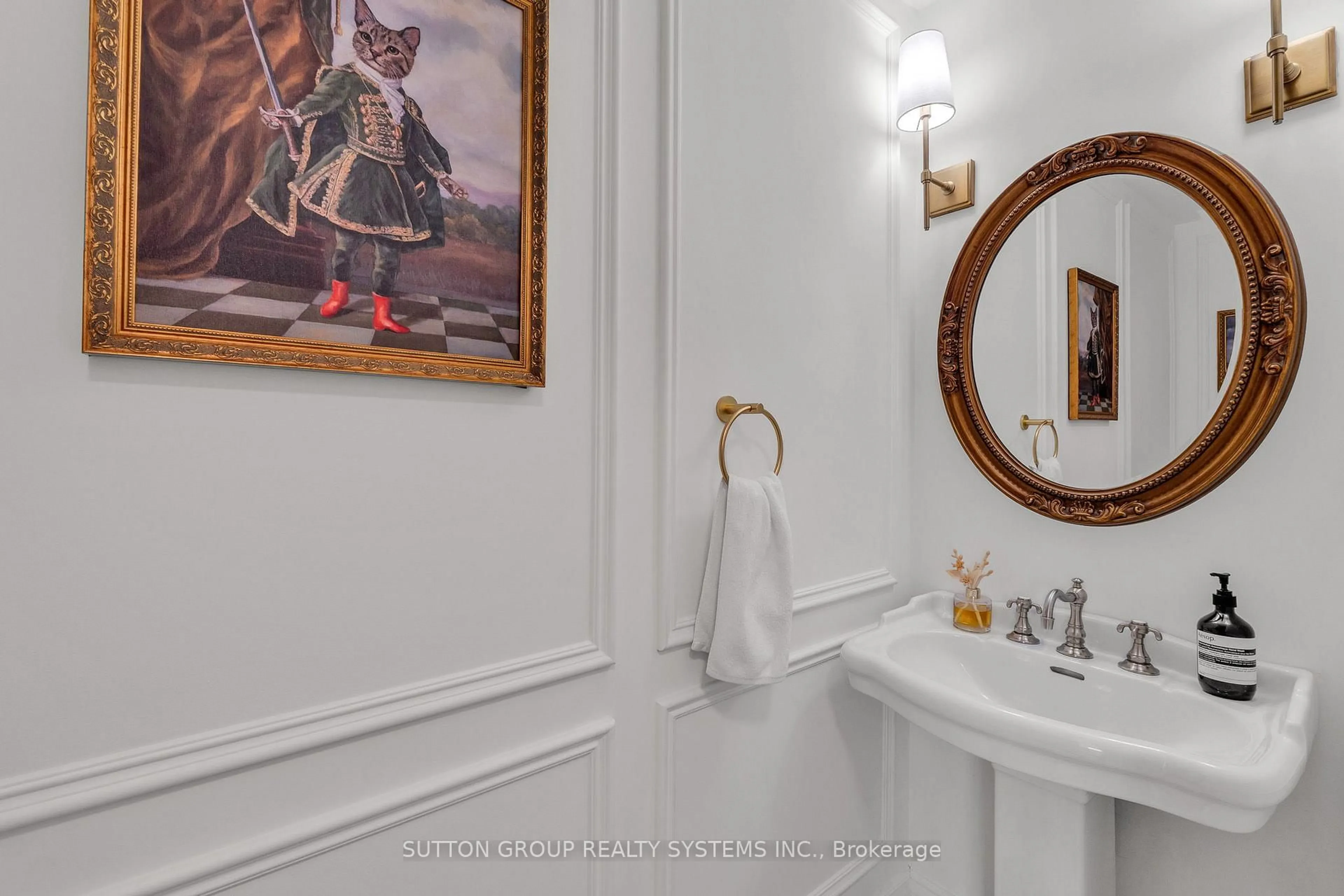 Standard bathroom, ceramic/tile floor for 70 Resurrection Rd, Toronto Ontario M9A 5H1