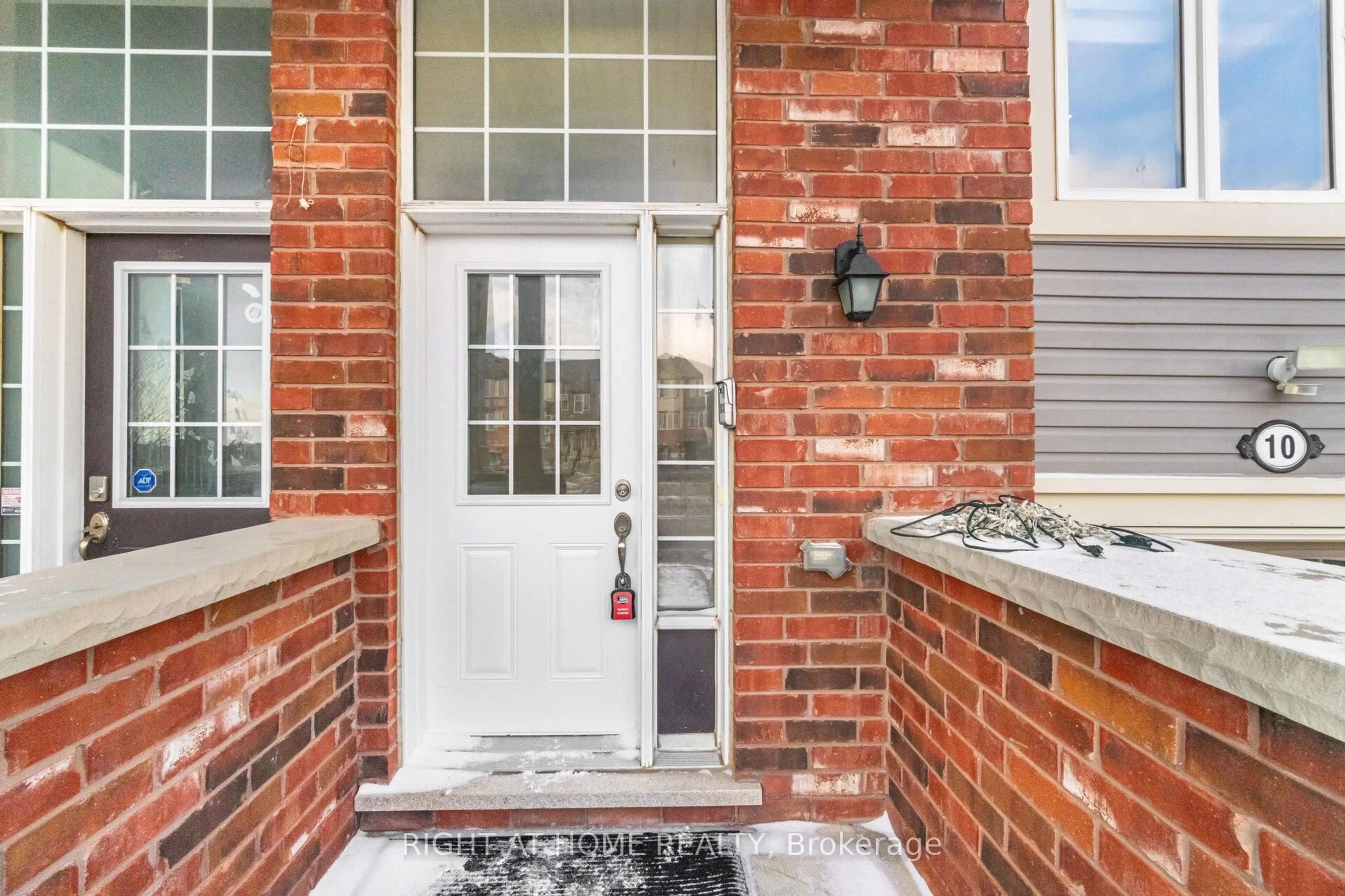 Unknown for 10 Vanhorne Clse, Brampton Ontario L7A 0X7