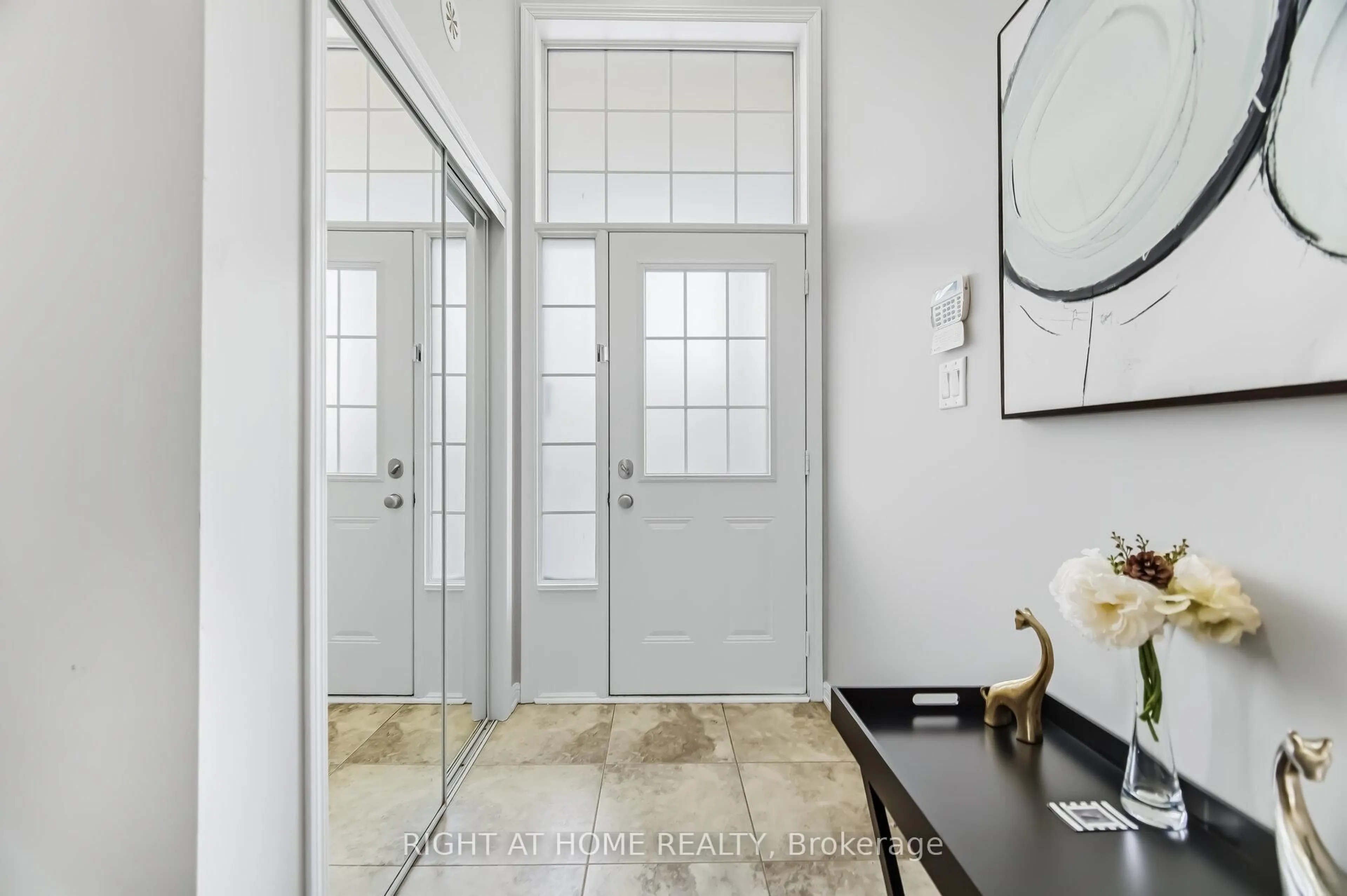 Indoor entryway for 10 Vanhorne Clse, Brampton Ontario L7A 0X7