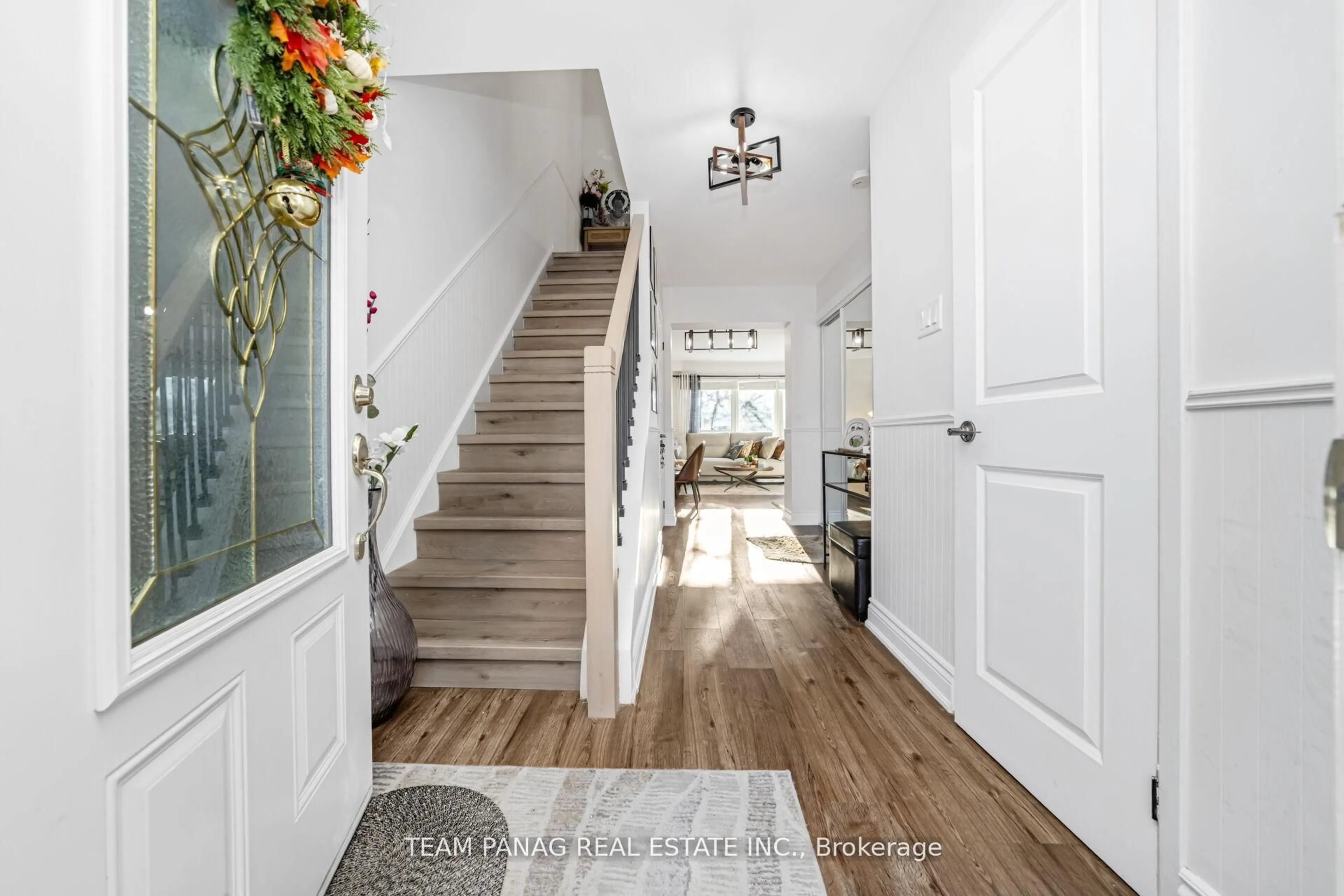 Indoor entryway for 273 Hansen Rd, Brampton Ontario L6V 2T5