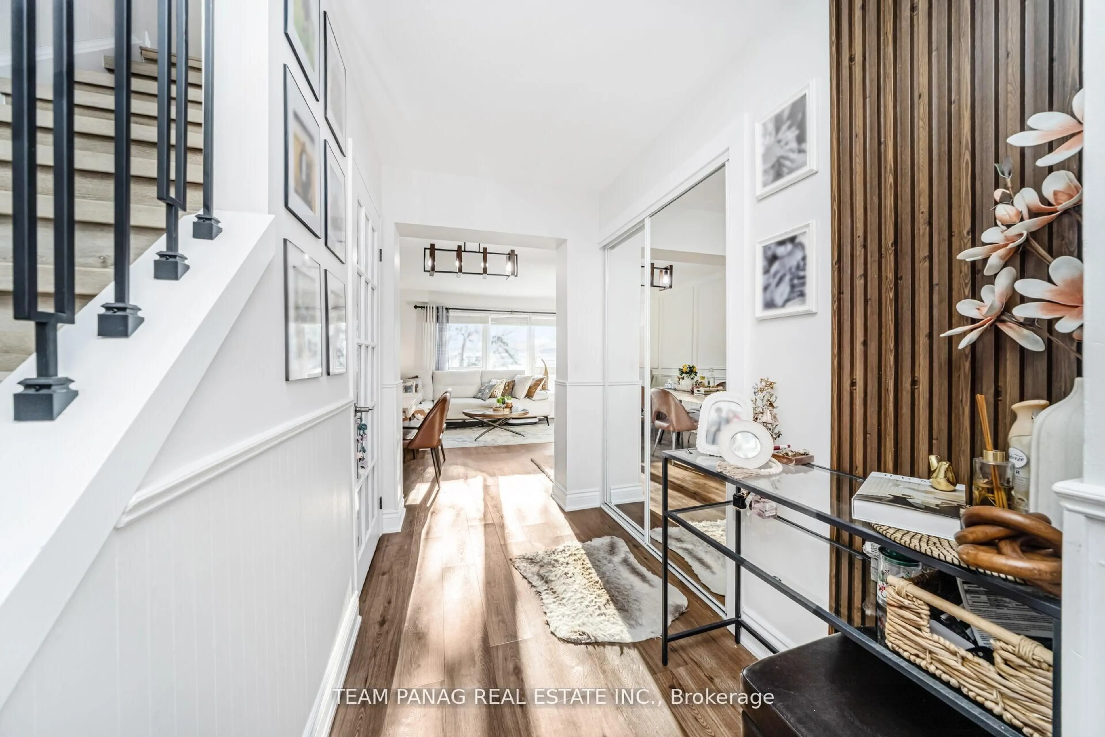 Indoor entryway for 273 Hansen Rd, Brampton Ontario L6V 2T5