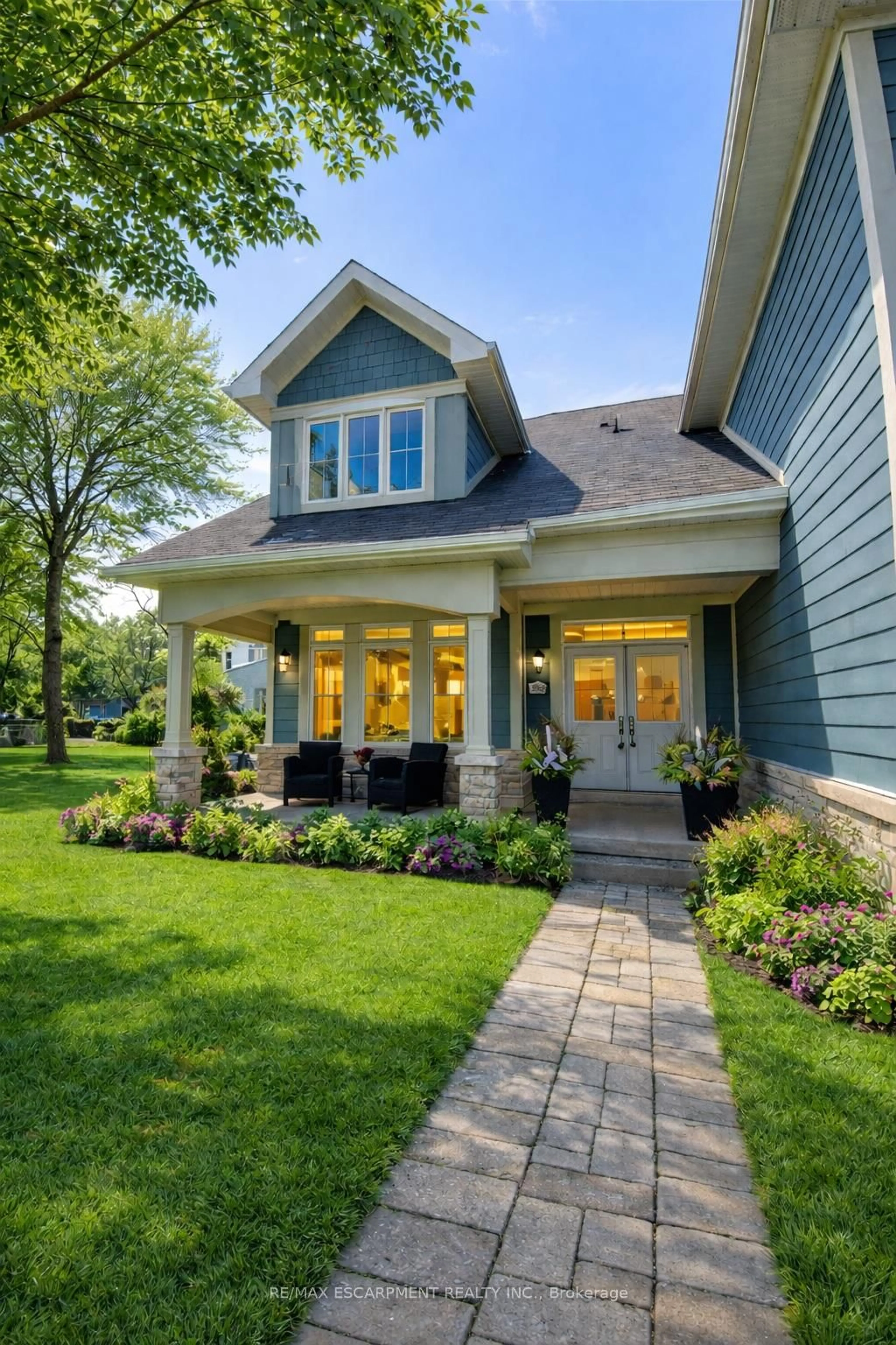 Home with brick exterior material, street for 1203 Lorne Park Rd, Mississauga Ontario L5H 3A7