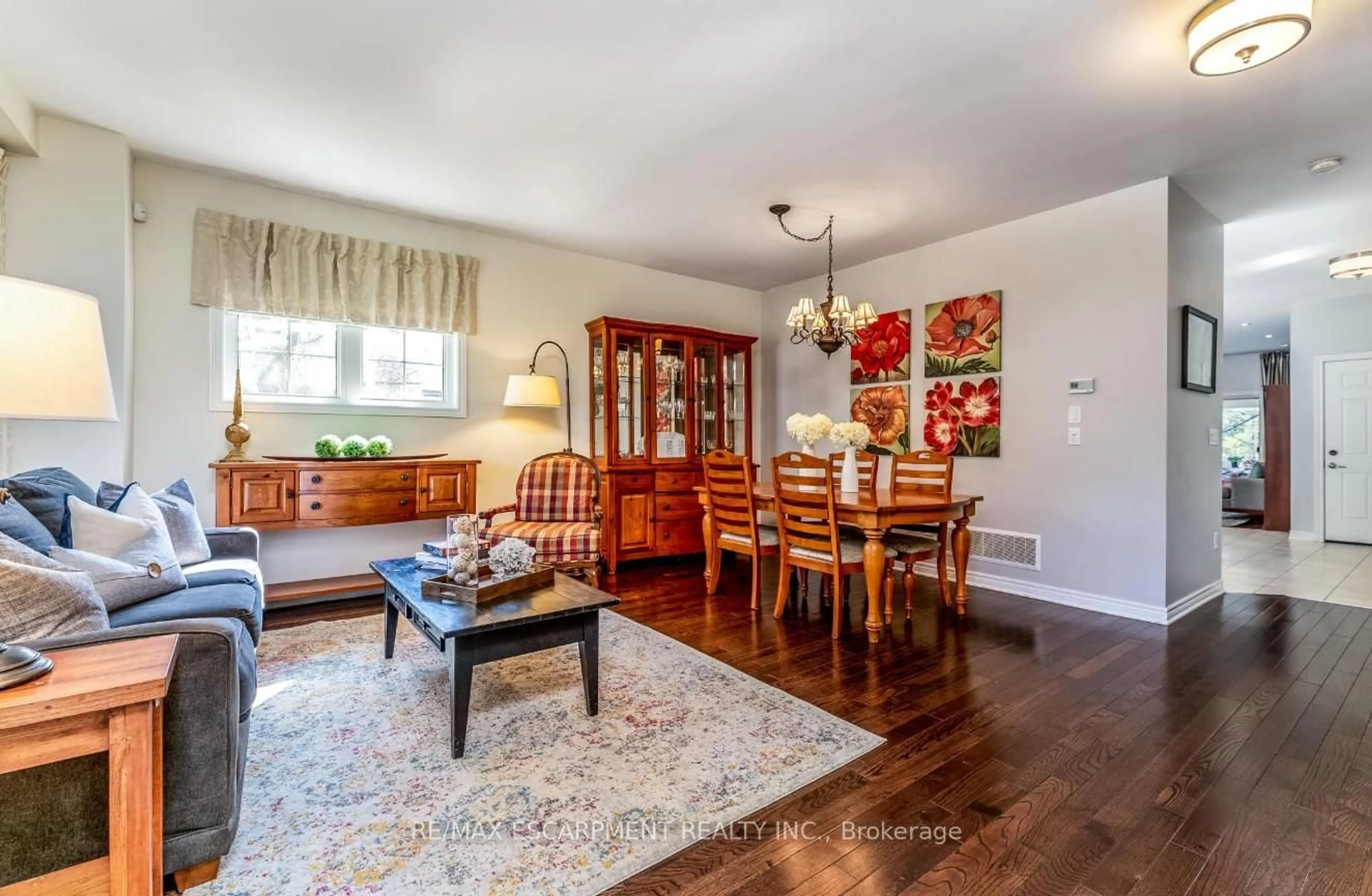 Living room with furniture, wood/laminate floor for 1203 Lorne Park Rd, Mississauga Ontario L5H 3A7