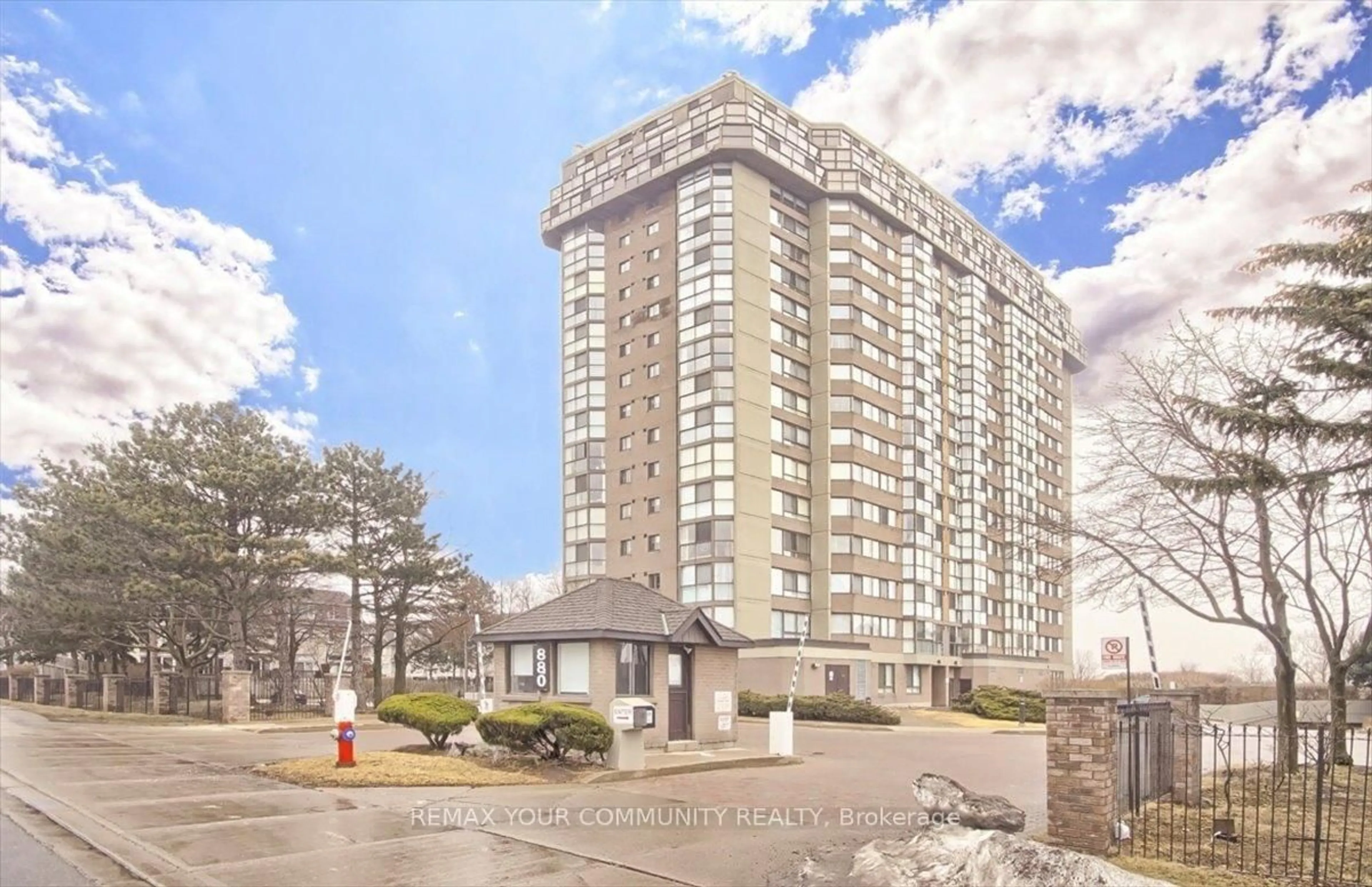 Unknown for 880 Dundas St #UpH 02, Mississauga Ontario L5C 4H3