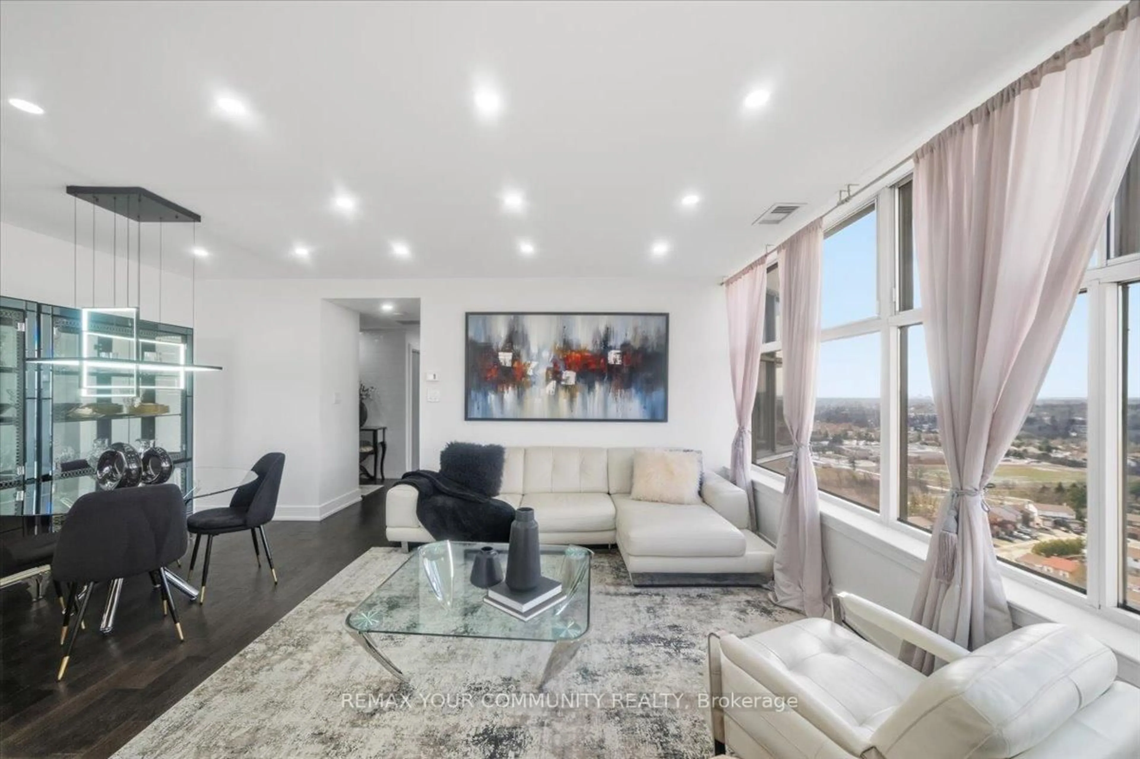 Living room with furniture, unknown for 880 Dundas St #UpH 02, Mississauga Ontario L5C 4H3