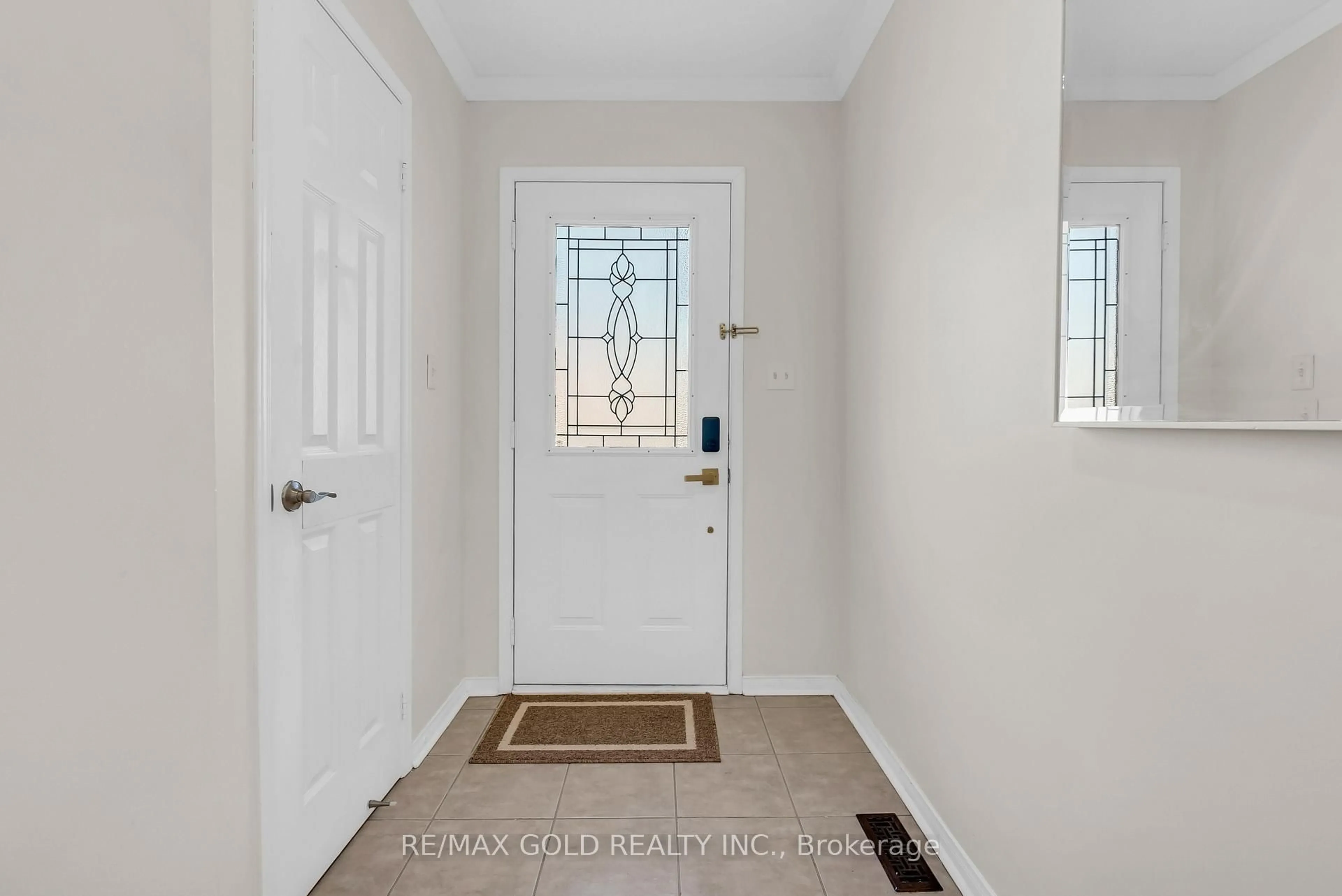 Indoor entryway for 1322 Mowat Lane, Milton Ontario L9T 6C2