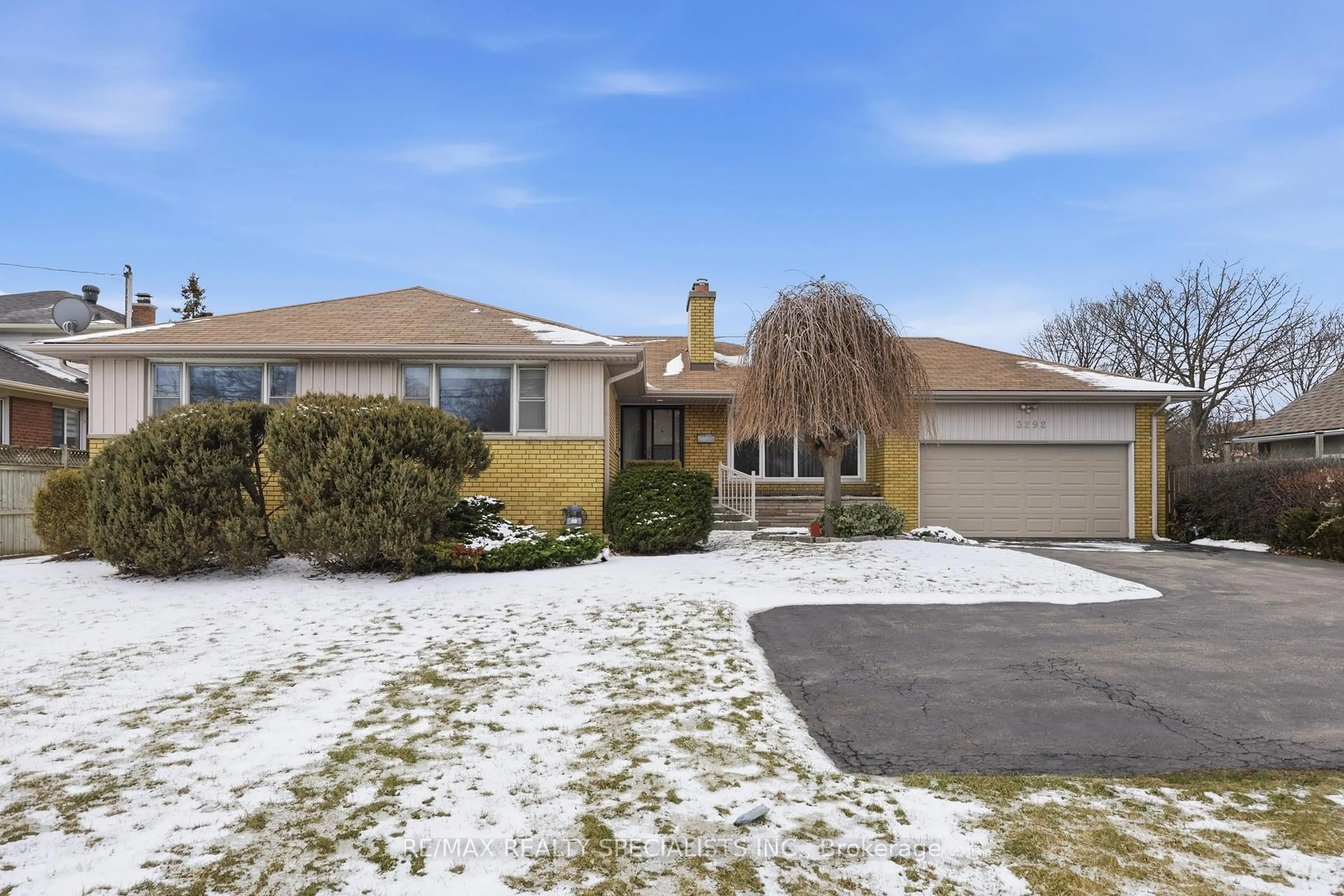 Unknown for 3292 Cawthra Rd, Mississauga Ontario L5A 2X7