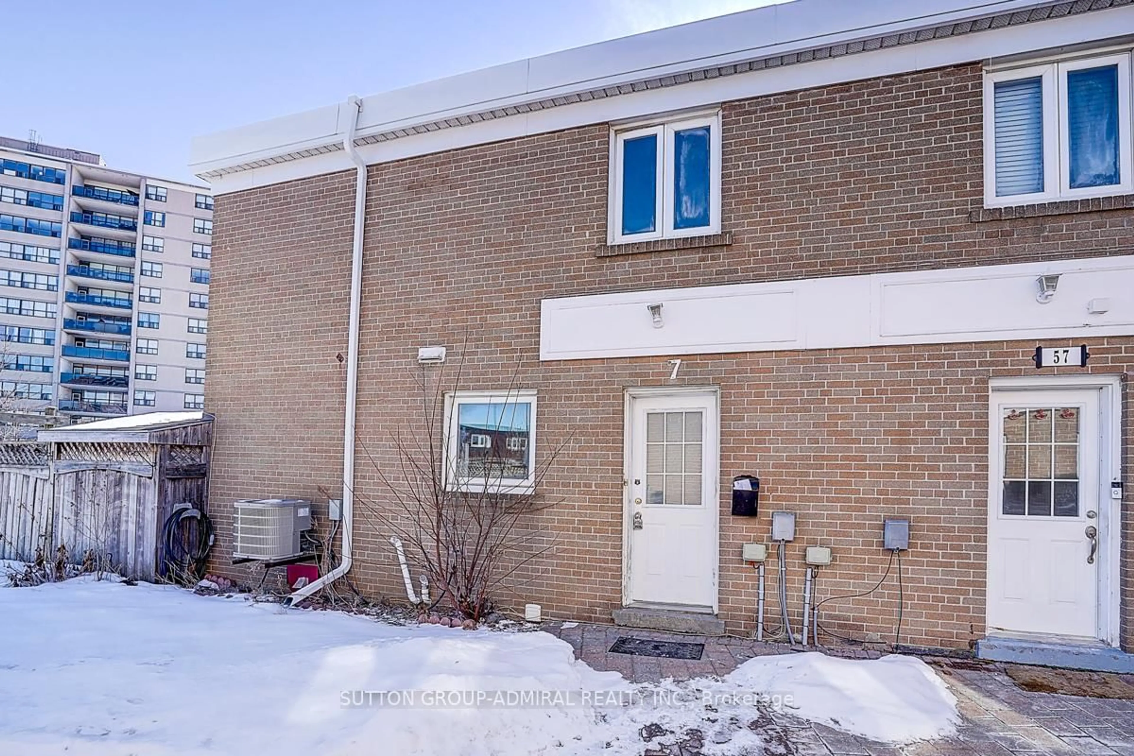 Unknown for 7 Town House Cres, Brampton Ontario L6W 3C3