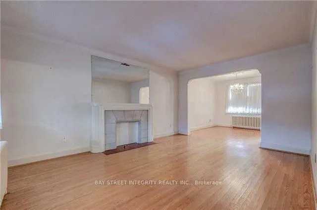 889 Royal York Rd, Toronto 5
