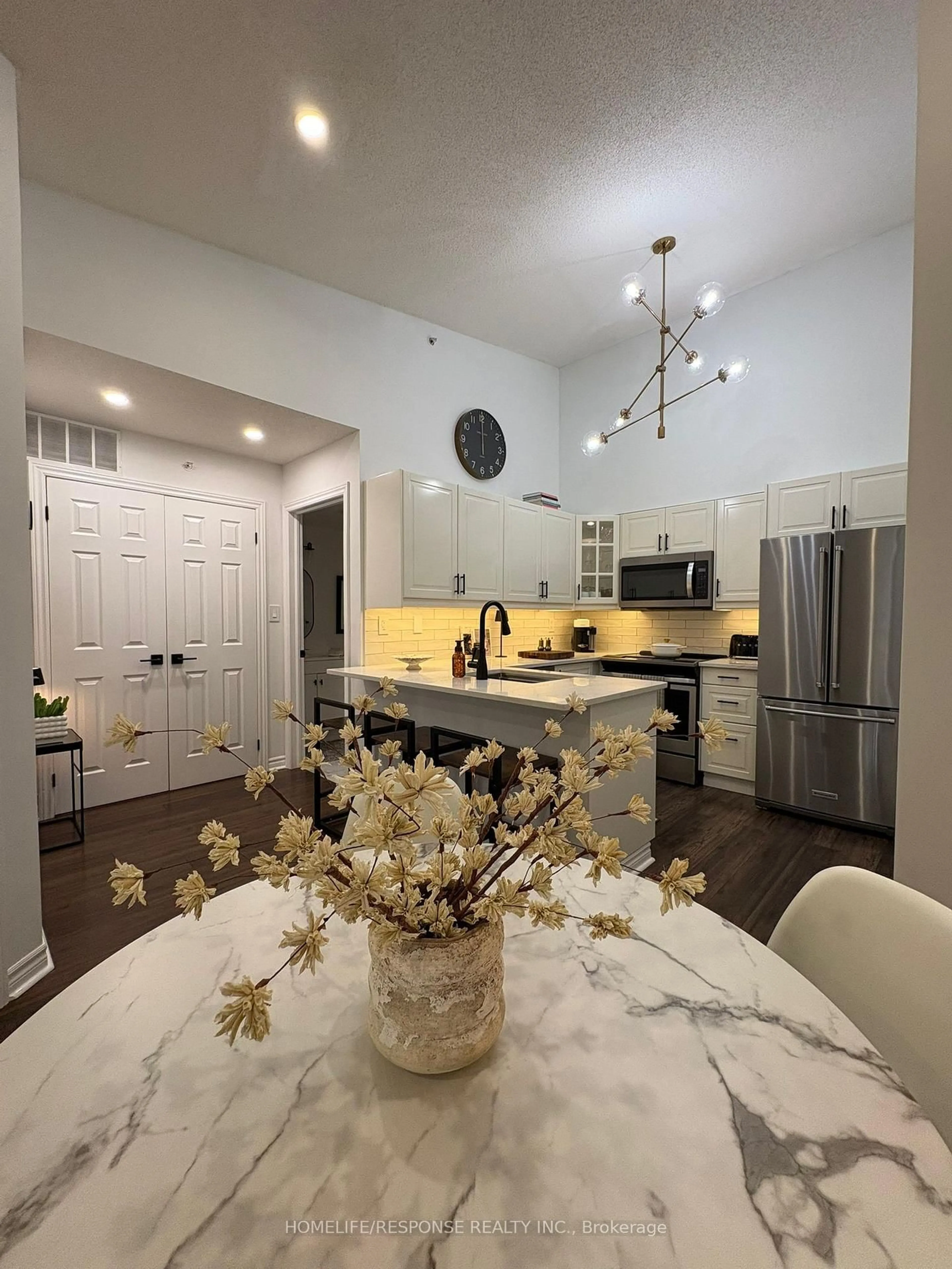 Open concept kitchen, ceramic/tile floor for 2075 Appleby Line #408, Burlington Ontario L7L 7H3