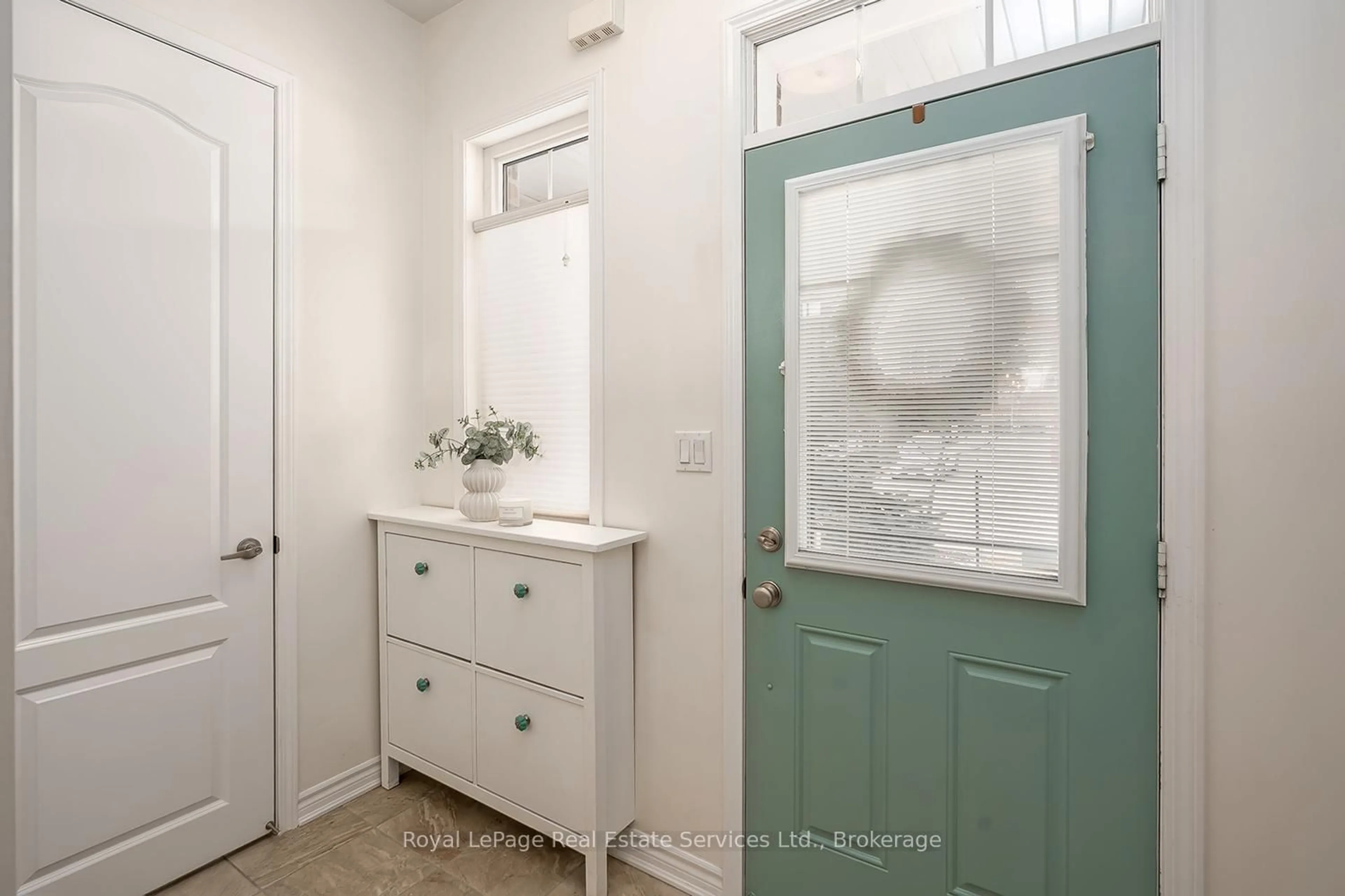 Indoor entryway for 1522 Tough Gate, Milton Ontario L9T 8Y6