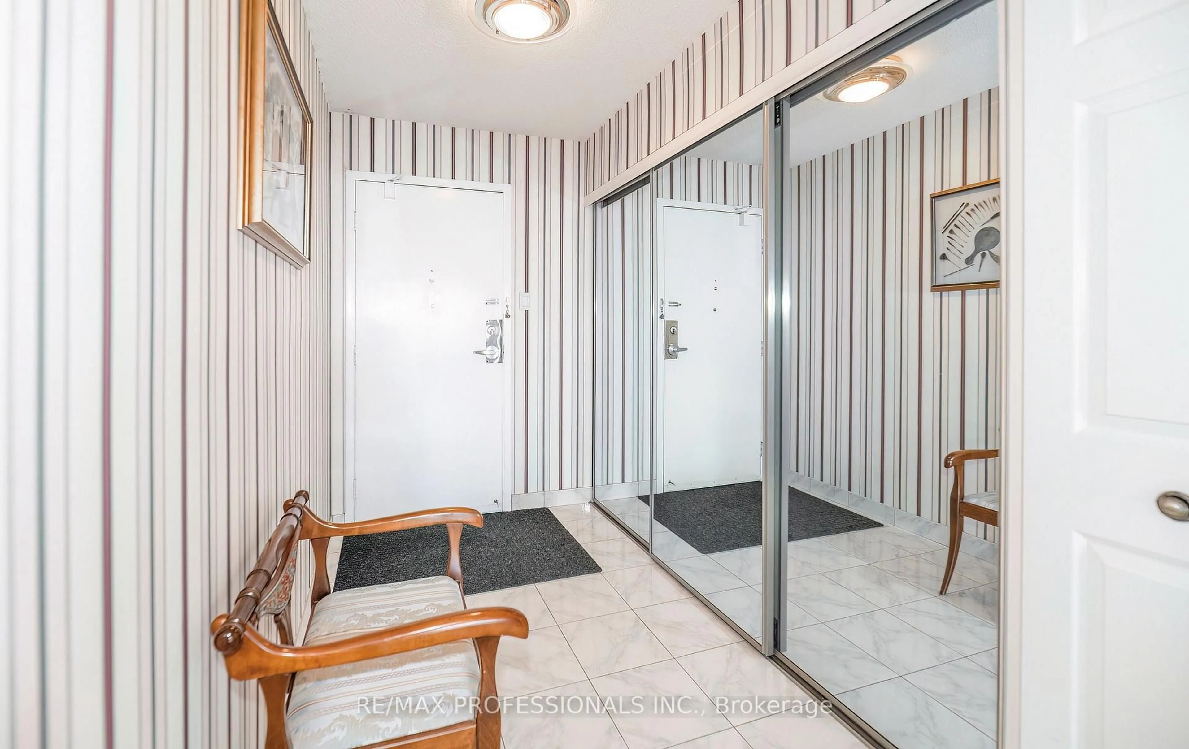 Indoor foyer for 2010 Islington Ave #2302, Toronto Ontario M9P 3S8