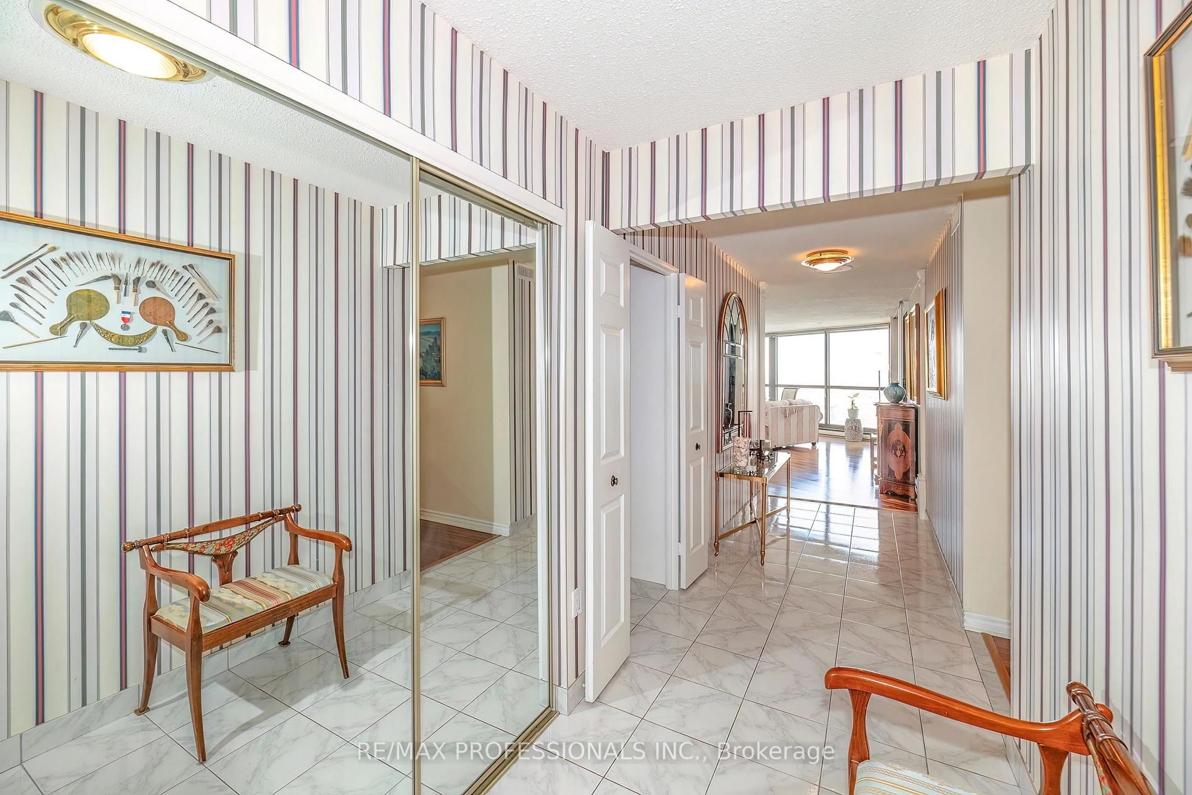 Indoor foyer for 2010 Islington Ave #2302, Toronto Ontario M9P 3S8