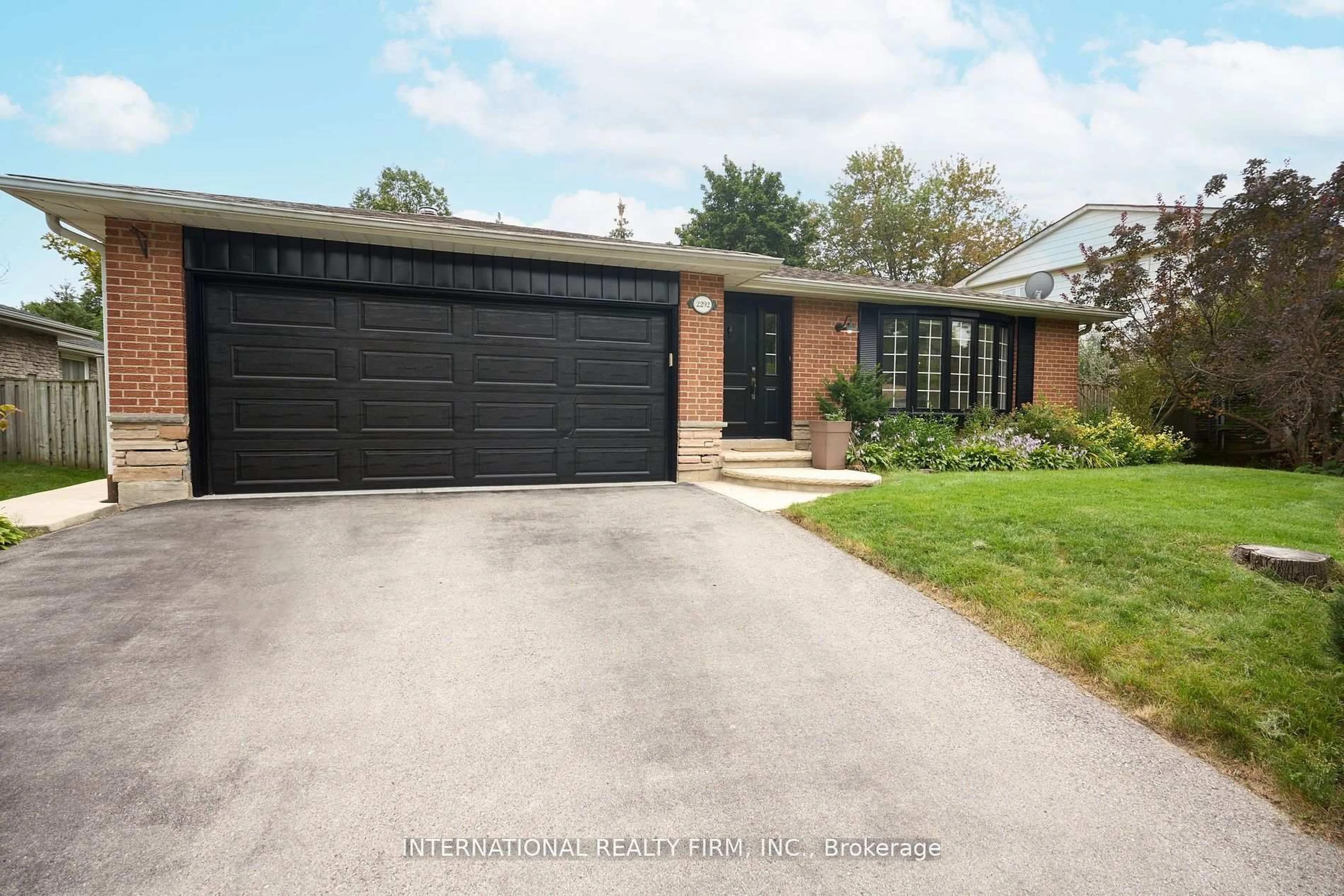 Home with brick exterior material, street for 2292 Devon Rd, Oakville Ontario L6J 5R4