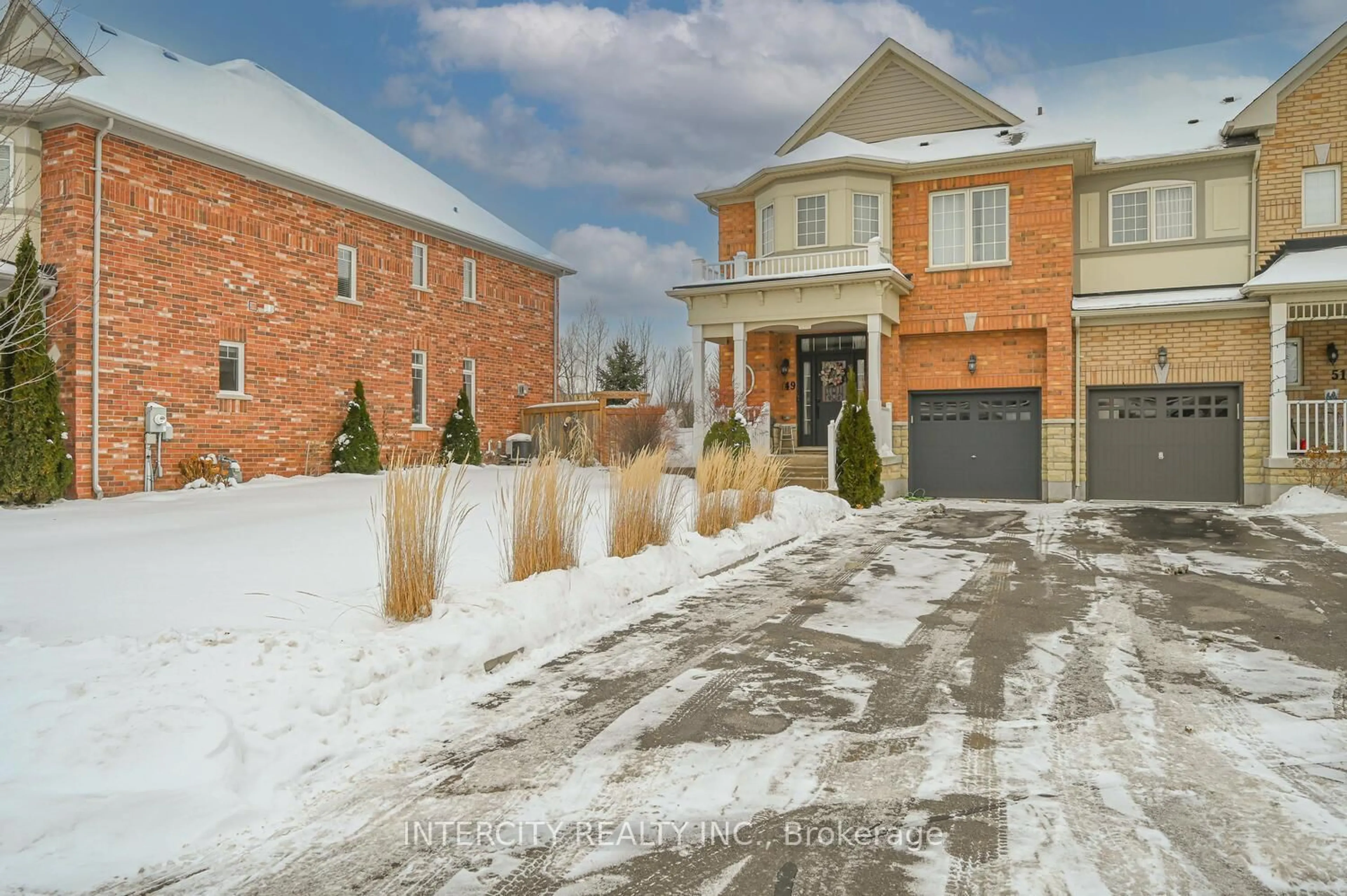 Home with brick exterior material, street for 49 McCardy Crt, Caledon Ontario L7C 3W9