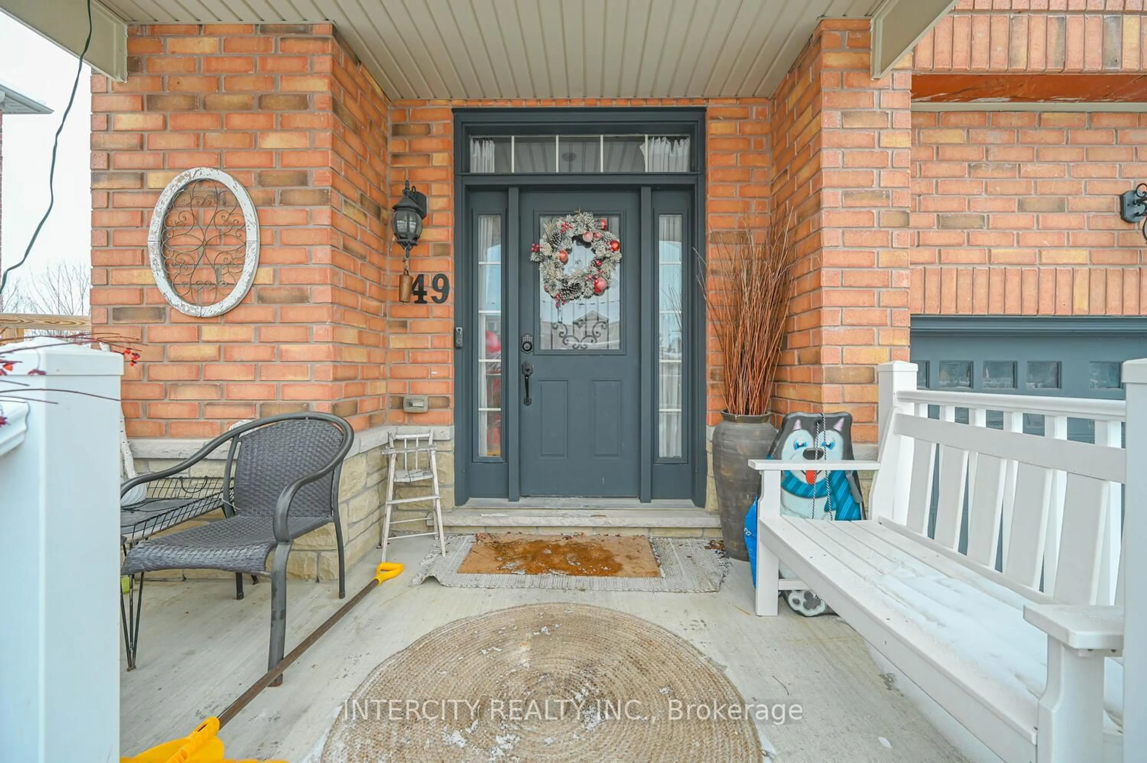 Indoor entryway for 49 McCardy Crt, Caledon Ontario L7C 3W9