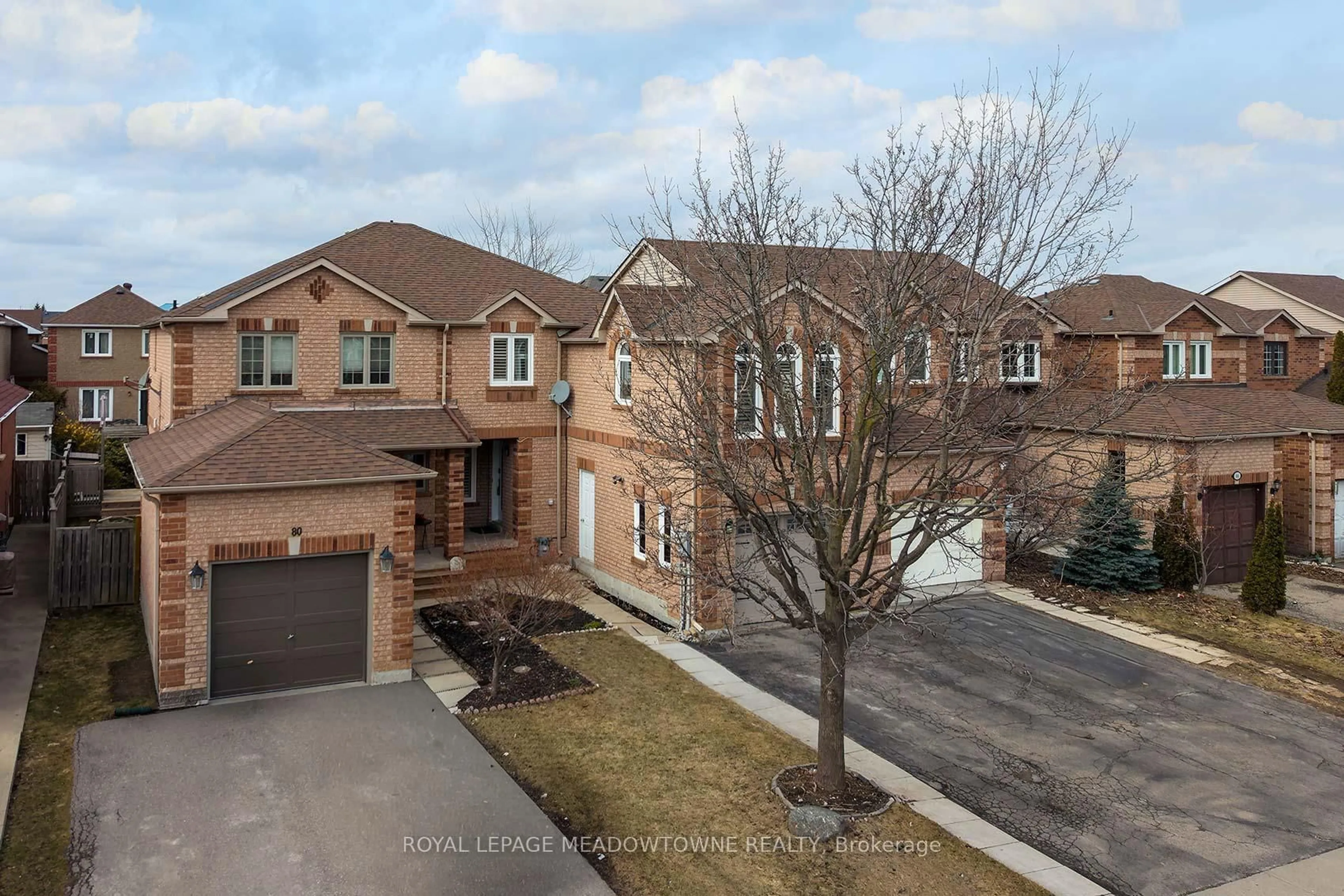 A pic from outside/outdoor area/front of a property/back of a property/a pic from drone, street for 82 Mosley Cres, Brampton Ontario L6Y 5C8