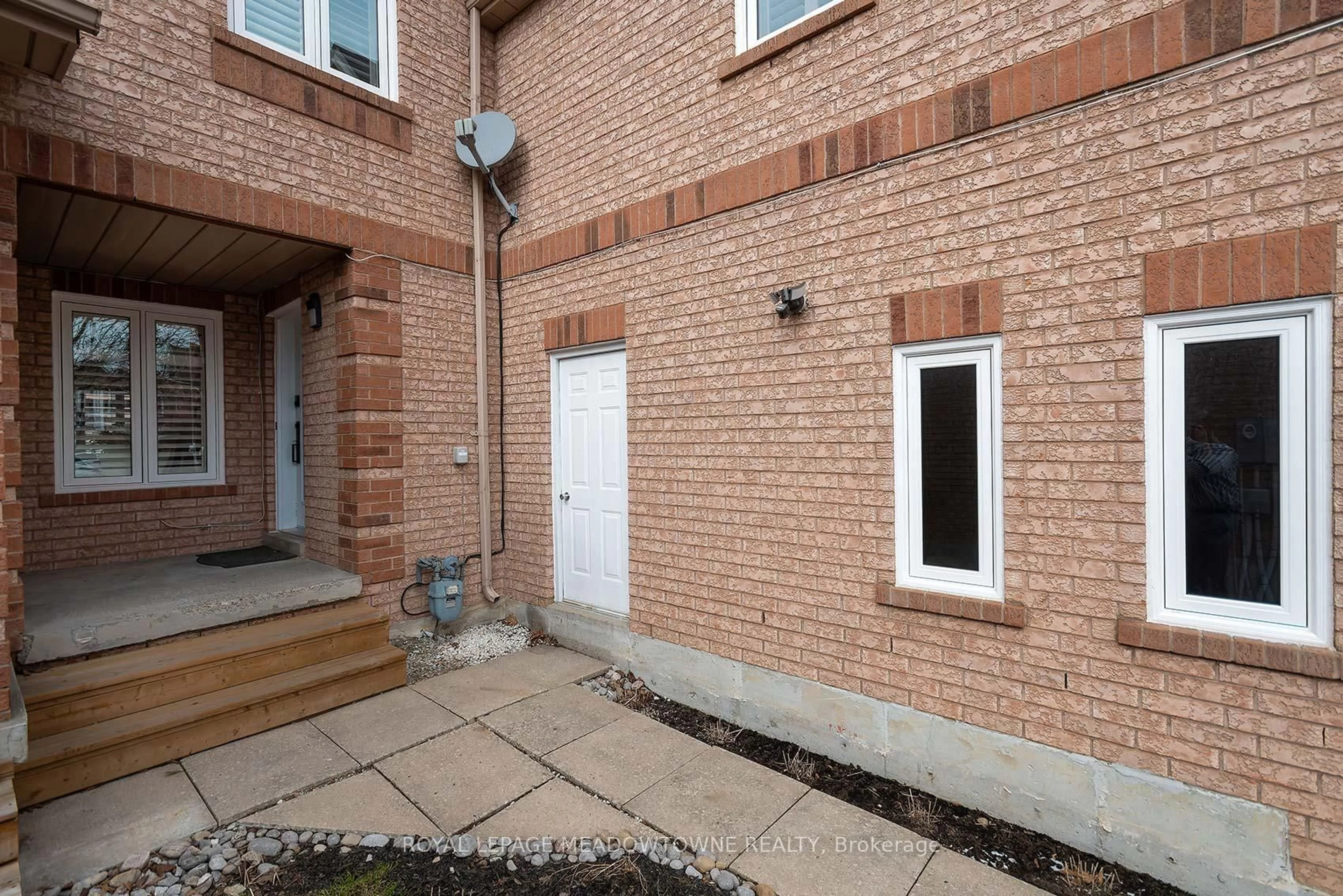 Unknown for 82 Mosley Cres, Brampton Ontario L6Y 5C8