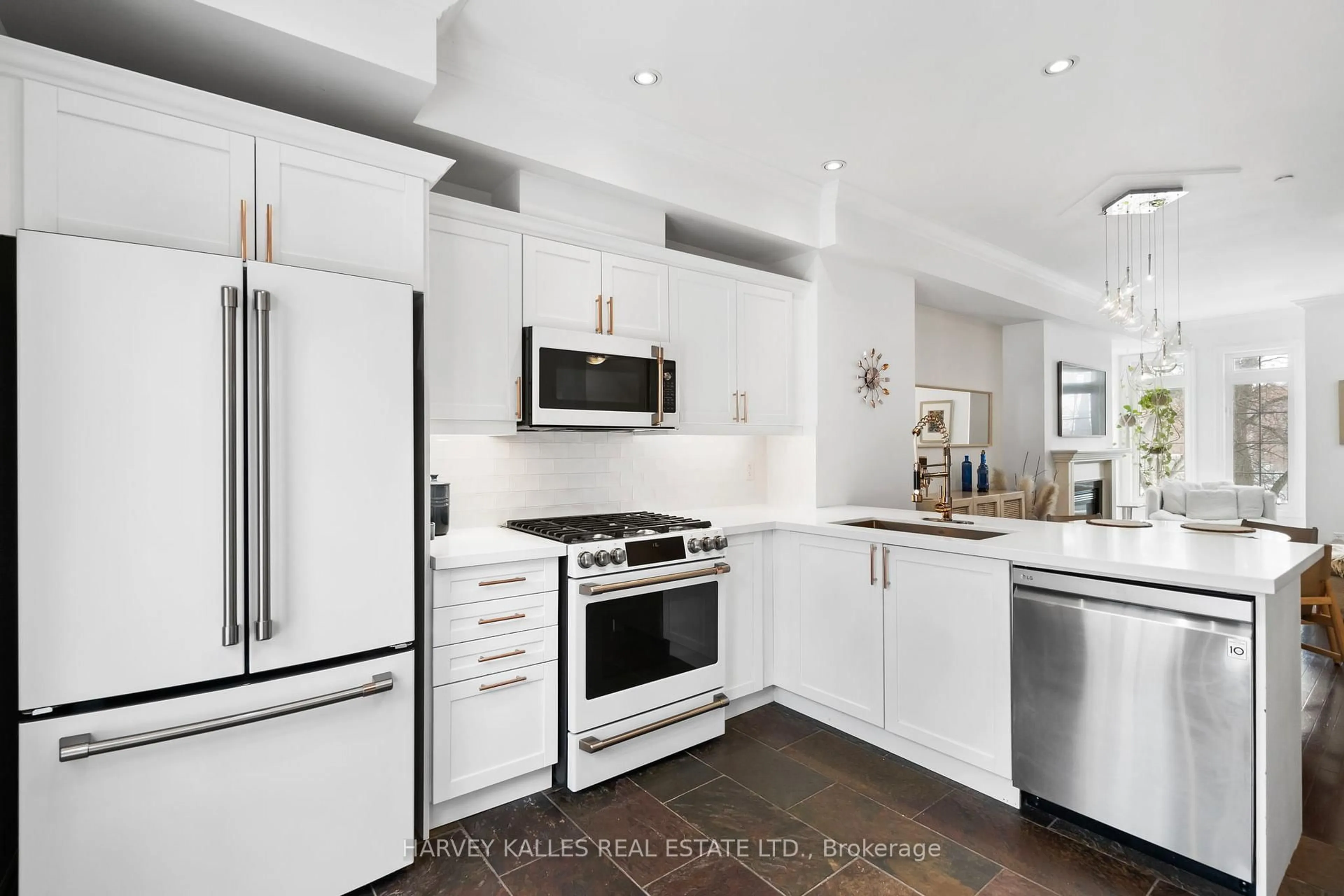 Open concept kitchen, unknown for 17 Peelar Mews, Toronto Ontario M8Y 0B1