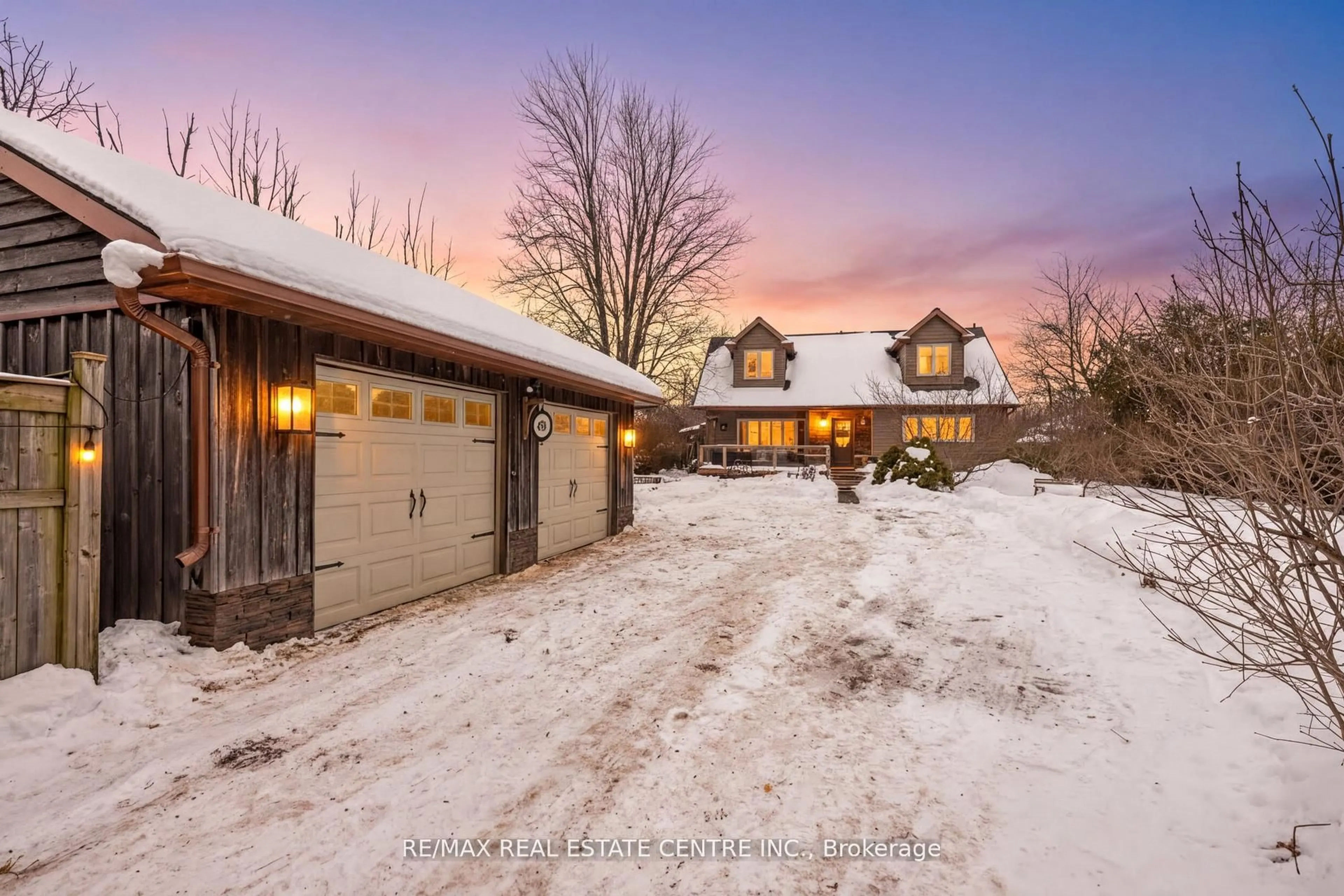 A pic from outside/outdoor area/front of a property/back of a property/a pic from drone, street for 23 Milton Heights Cres, Milton Ontario L9T 2W7