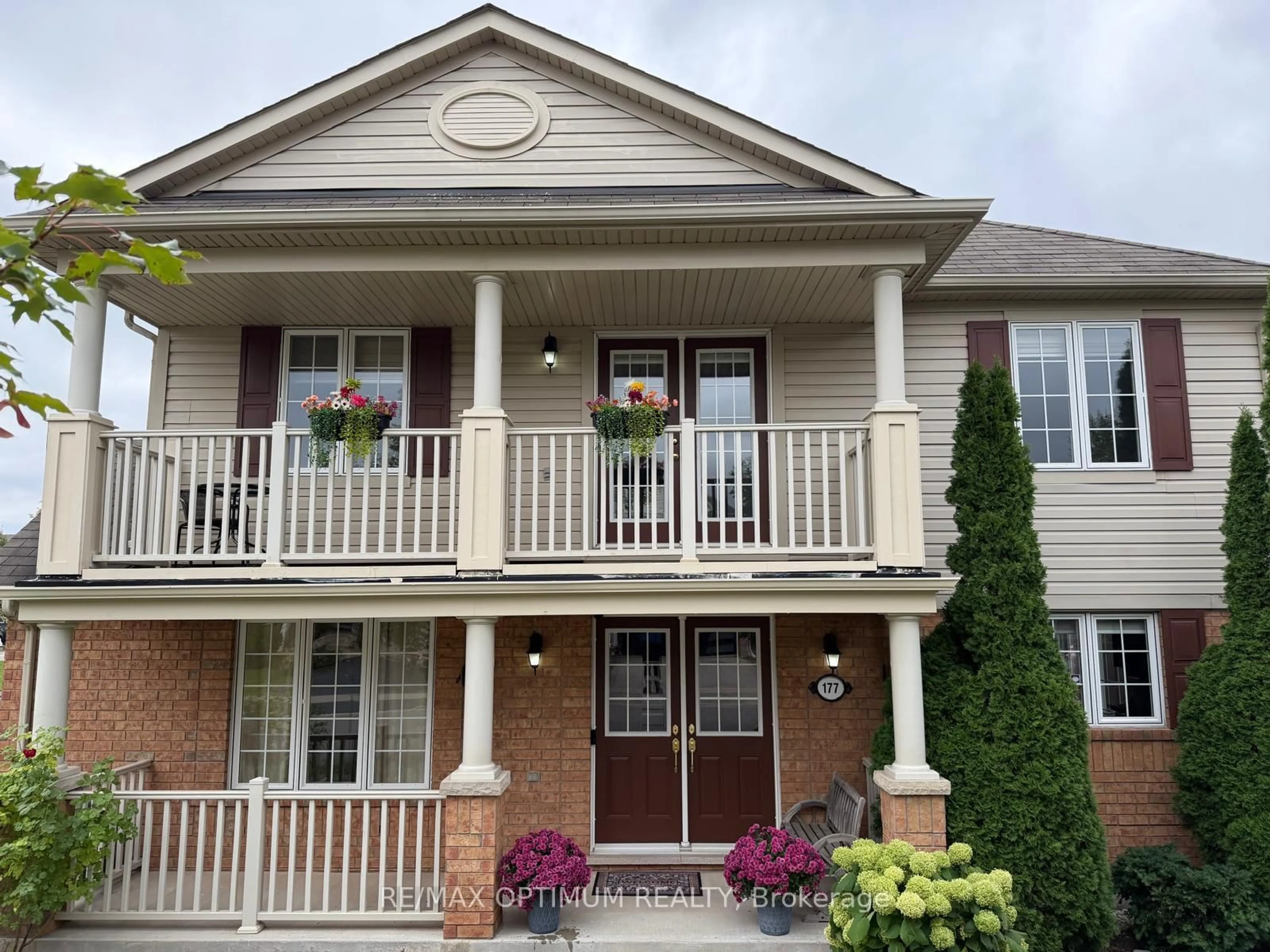 Home with vinyl exterior material, street for 177 Fandango Dr, Brampton Ontario L6X 0M1