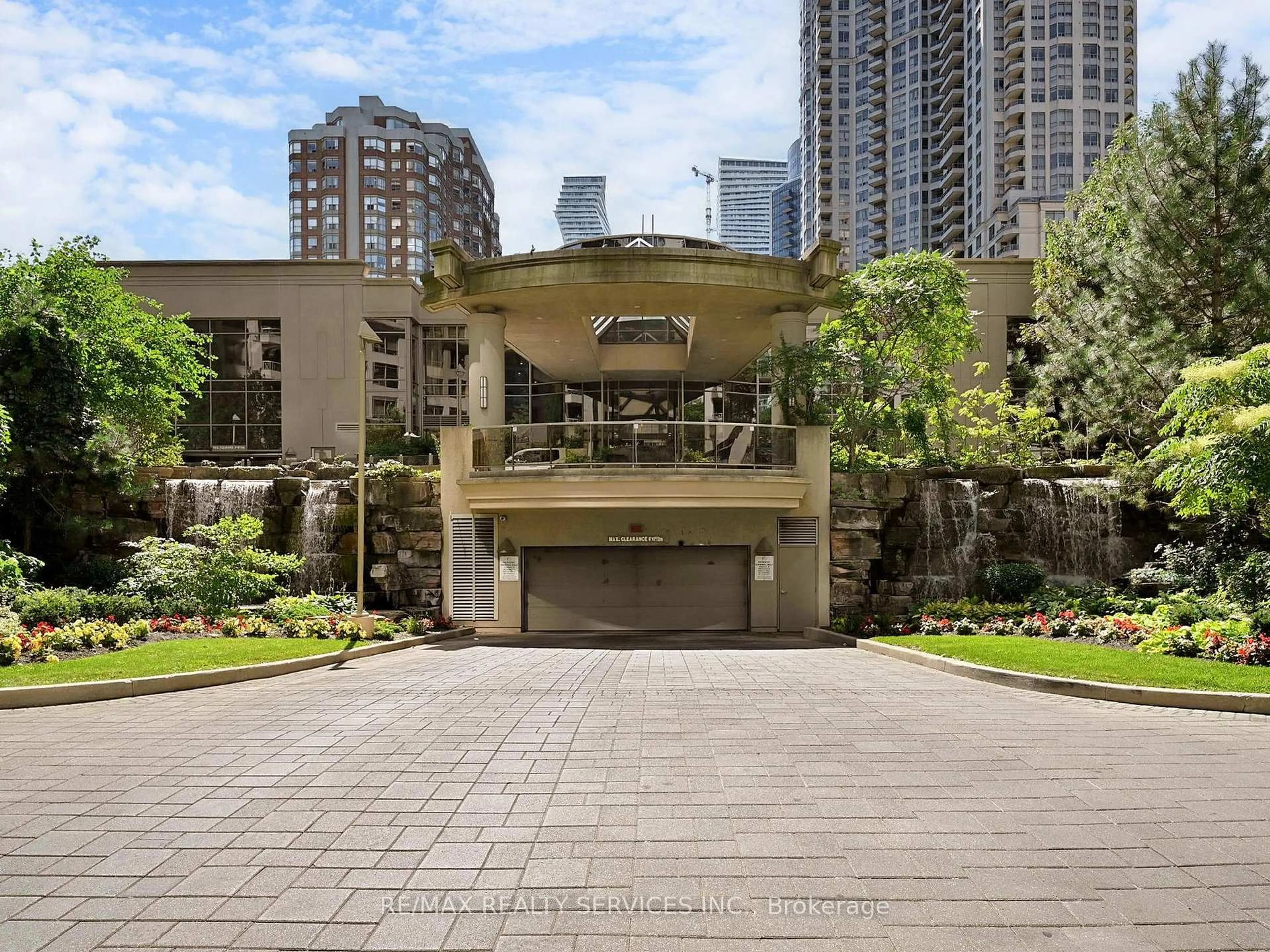 Indoor foyer for 3880 Duke Of York Blvd #504, Mississauga Ontario L5B 4M7