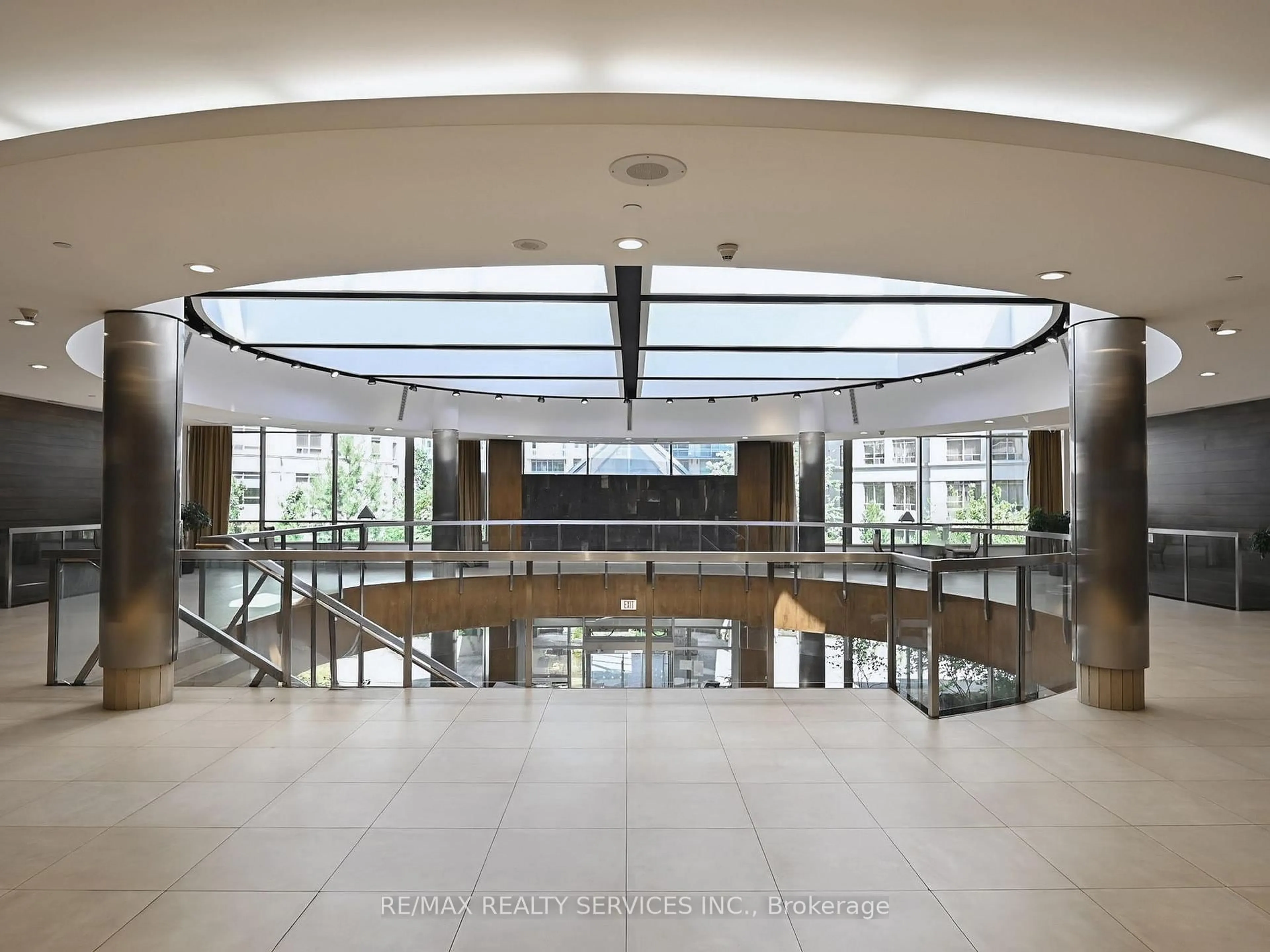 Indoor foyer for 3880 Duke Of York Blvd #504, Mississauga Ontario L5B 4M7