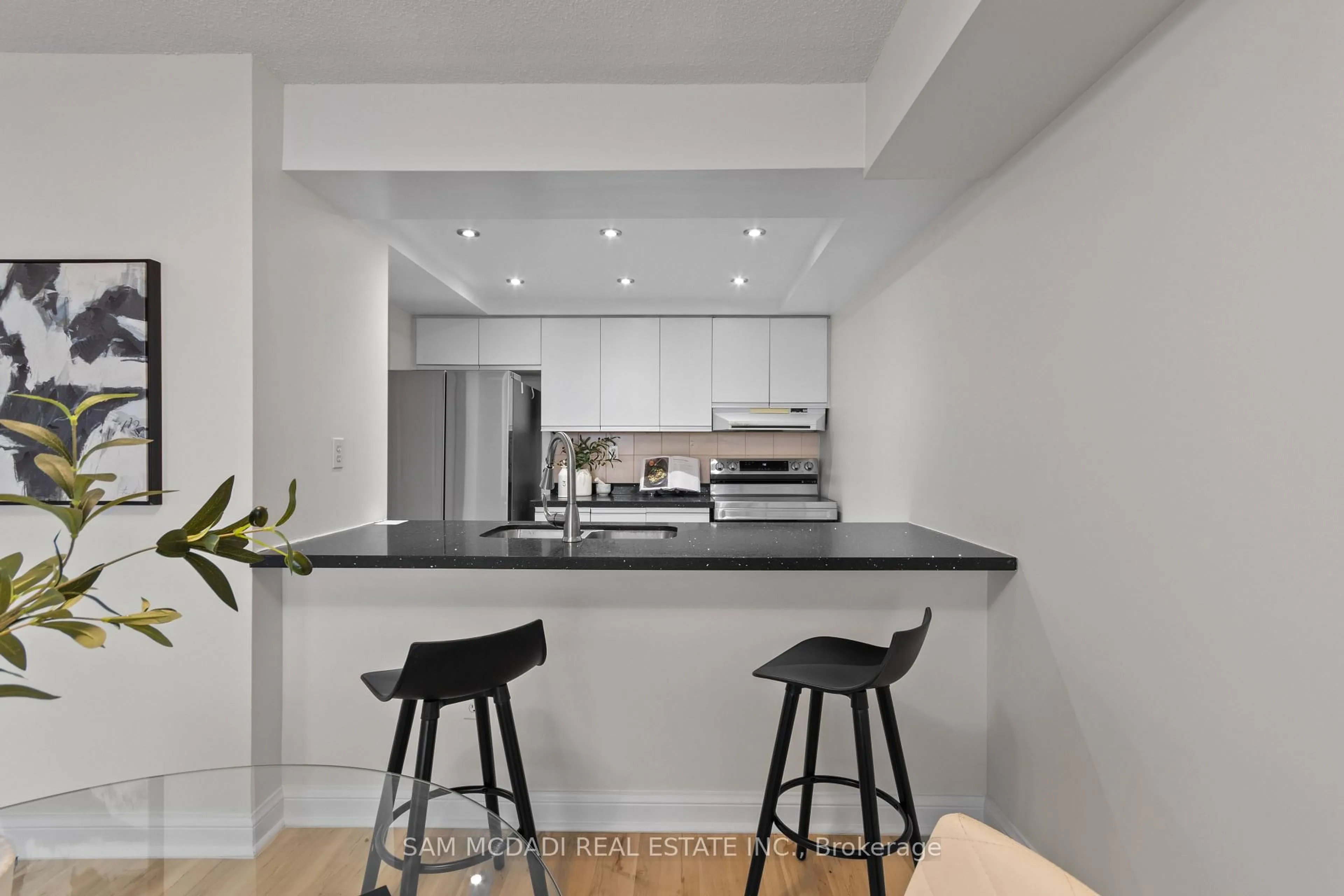 Contemporary kitchen, unknown for 24 Hanover Rd #2106, Brampton Ontario L6S 5K8