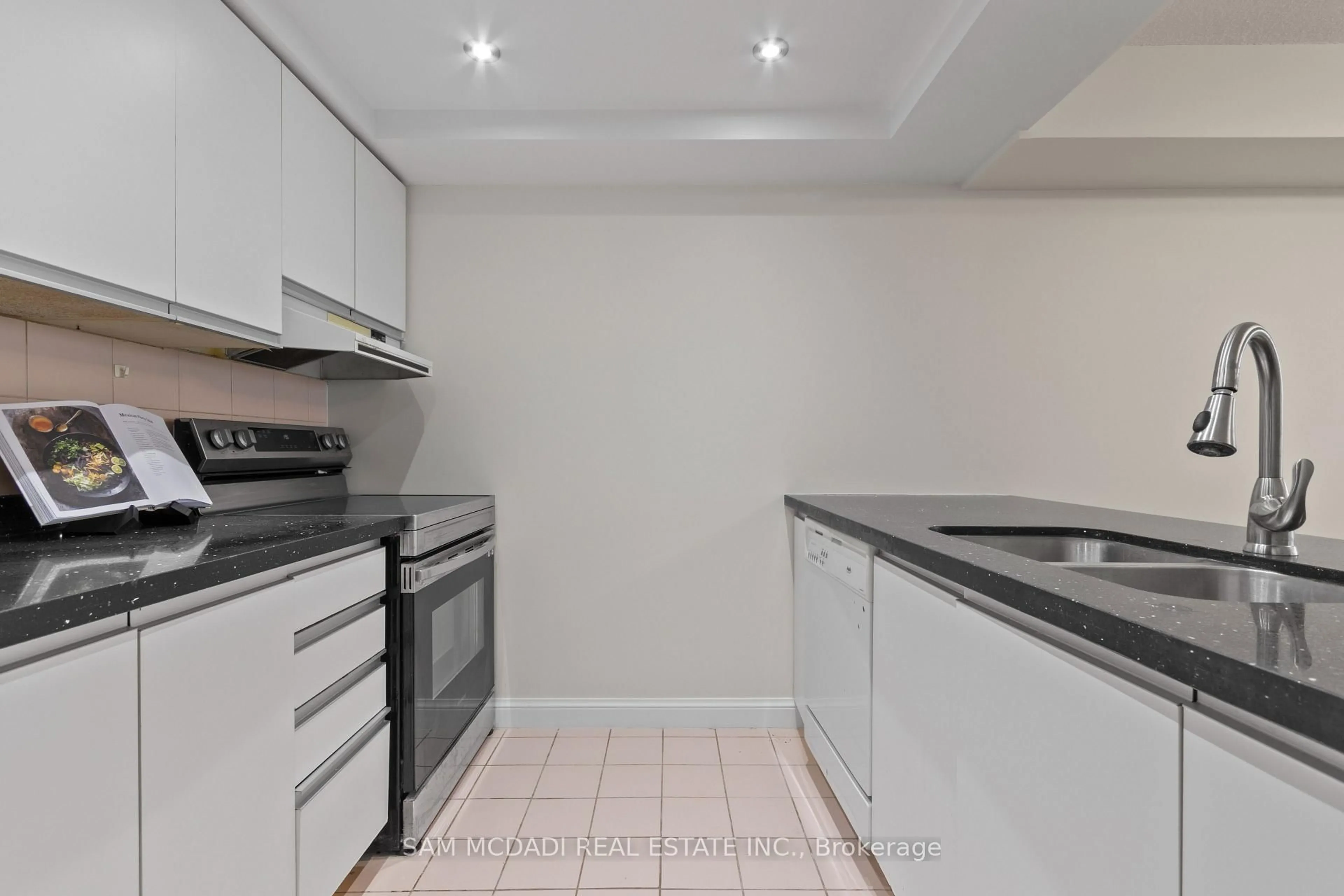 Standard kitchen, unknown for 24 Hanover Rd #2106, Brampton Ontario L6S 5K8