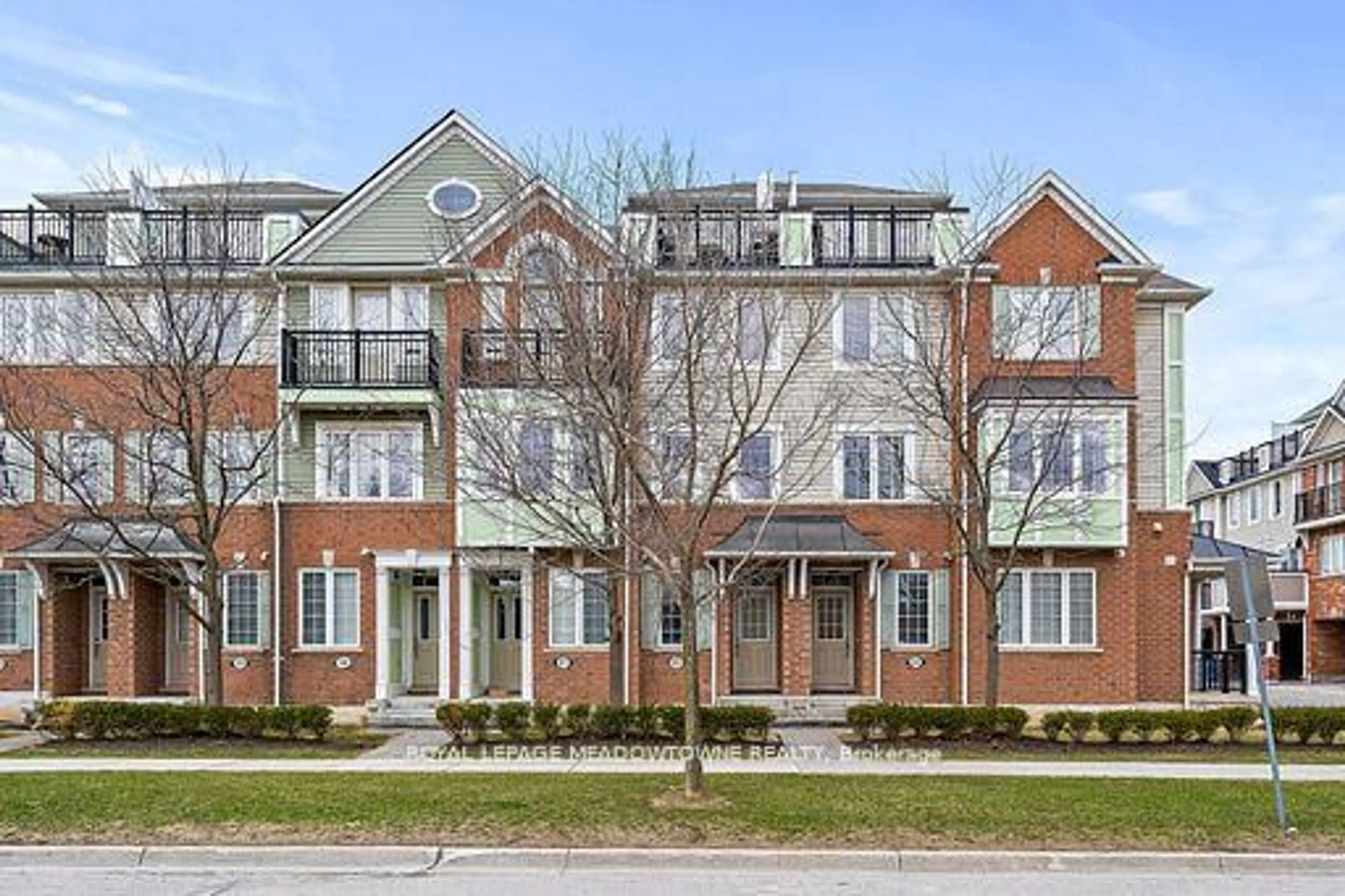 Home with brick exterior material, street for 2614 Dashwood Dr #42, Oakville Ontario L6M 0K5