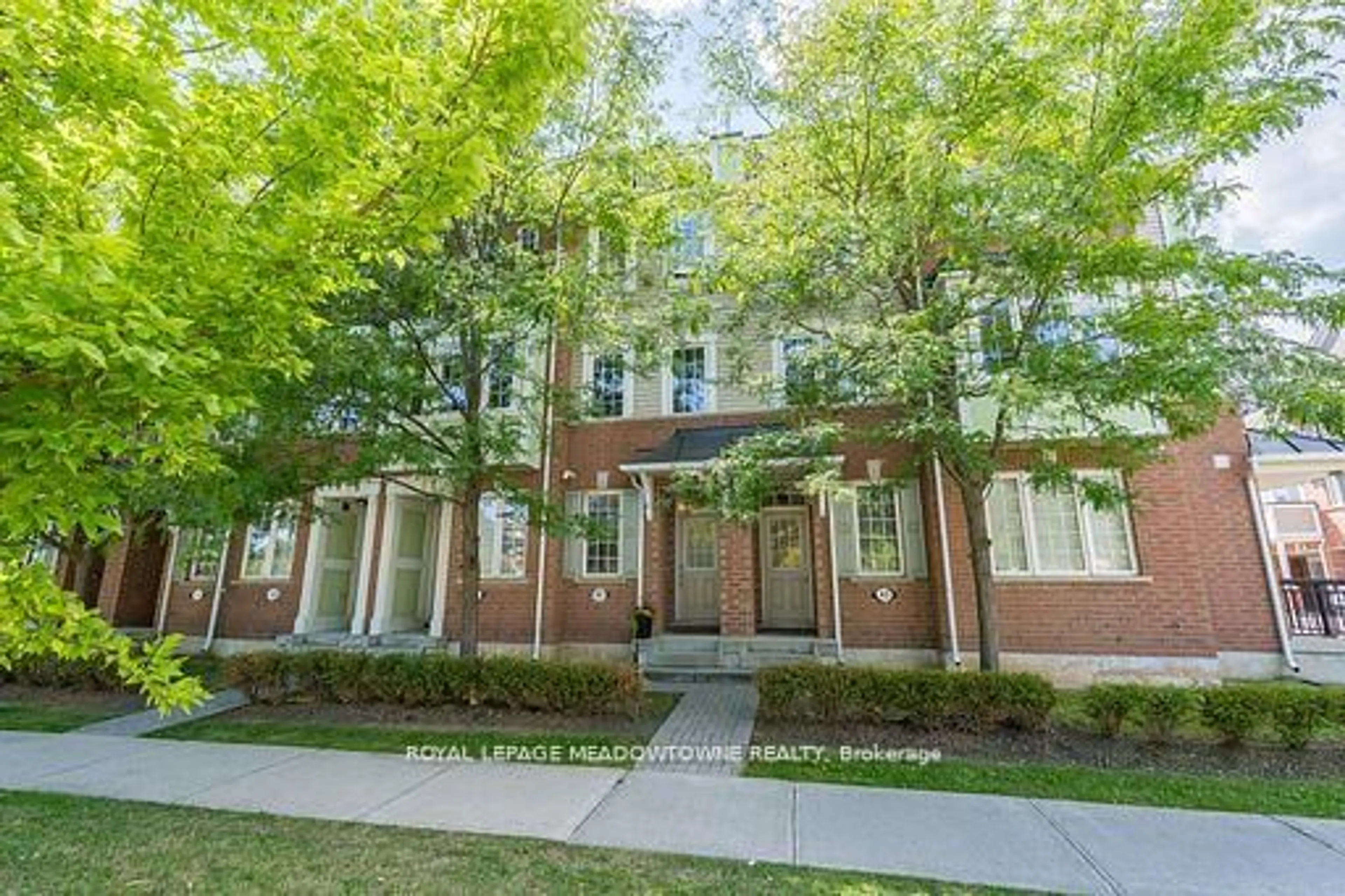Home with brick exterior material, street for 2614 Dashwood Dr #42, Oakville Ontario L6M 0K5