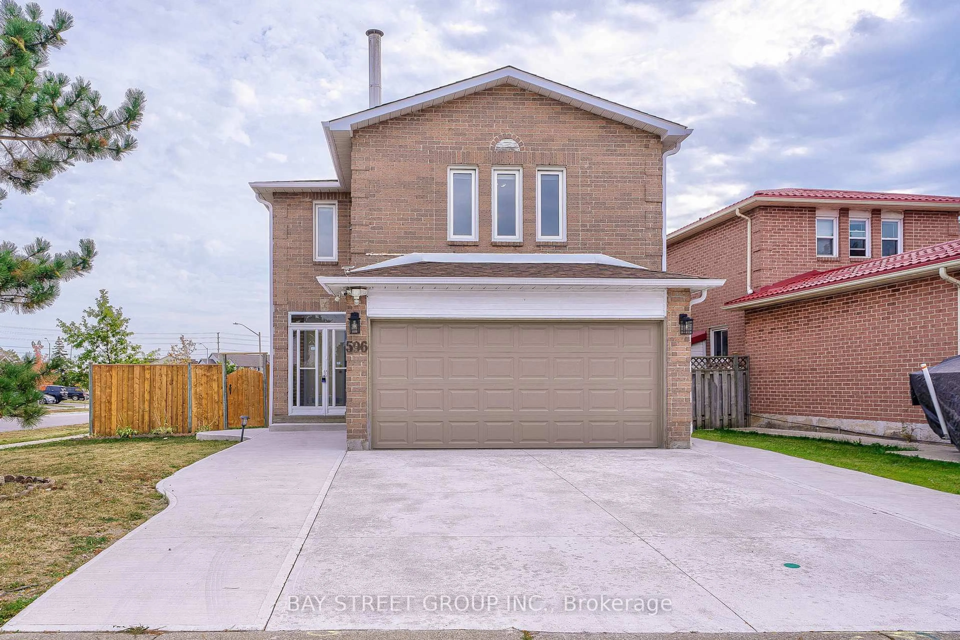 Home with brick exterior material, street for 596 CONSTELLATION Dr, Mississauga Ontario L5R 2X3