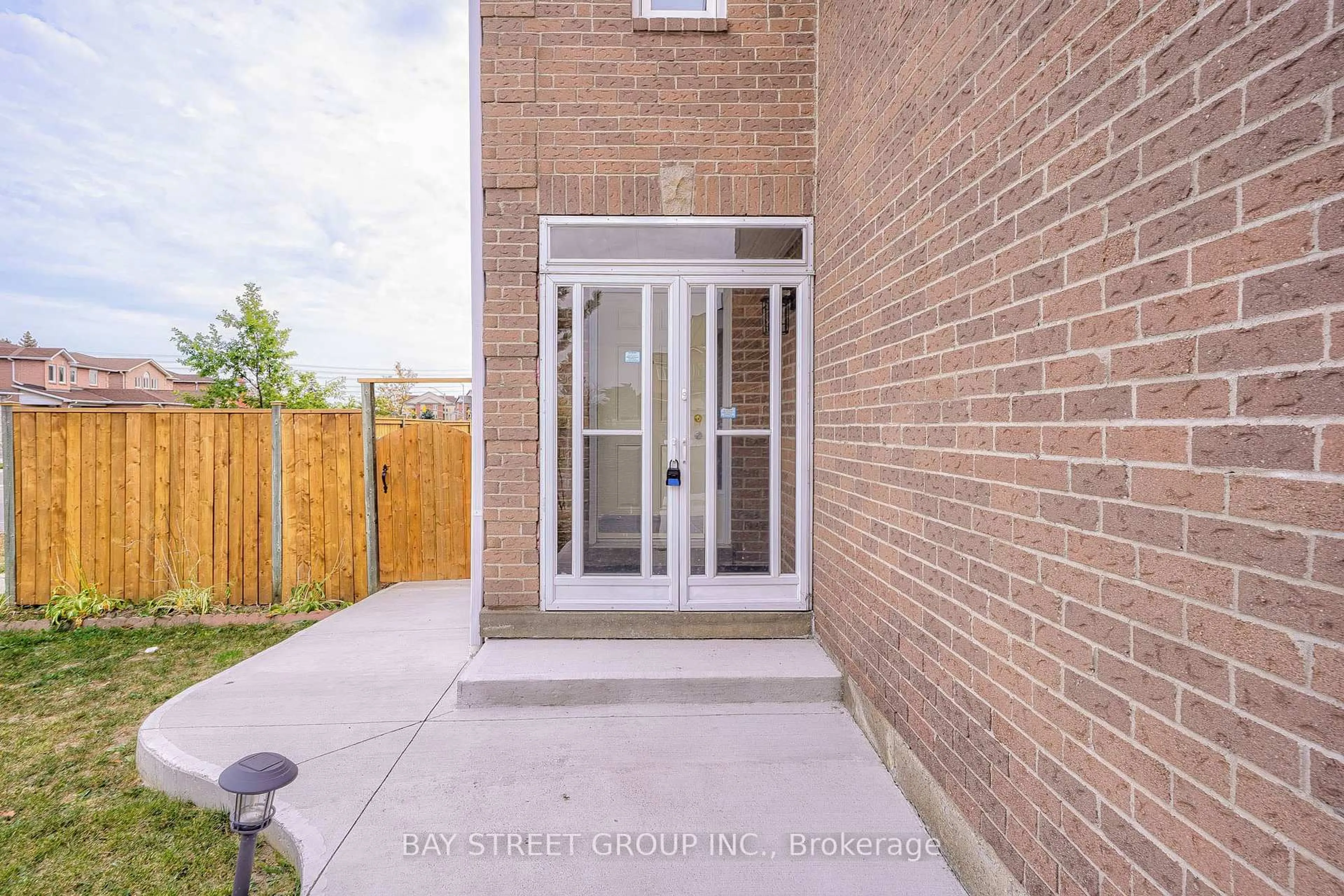 Home with brick exterior material, street for 596 CONSTELLATION Dr, Mississauga Ontario L5R 2X3