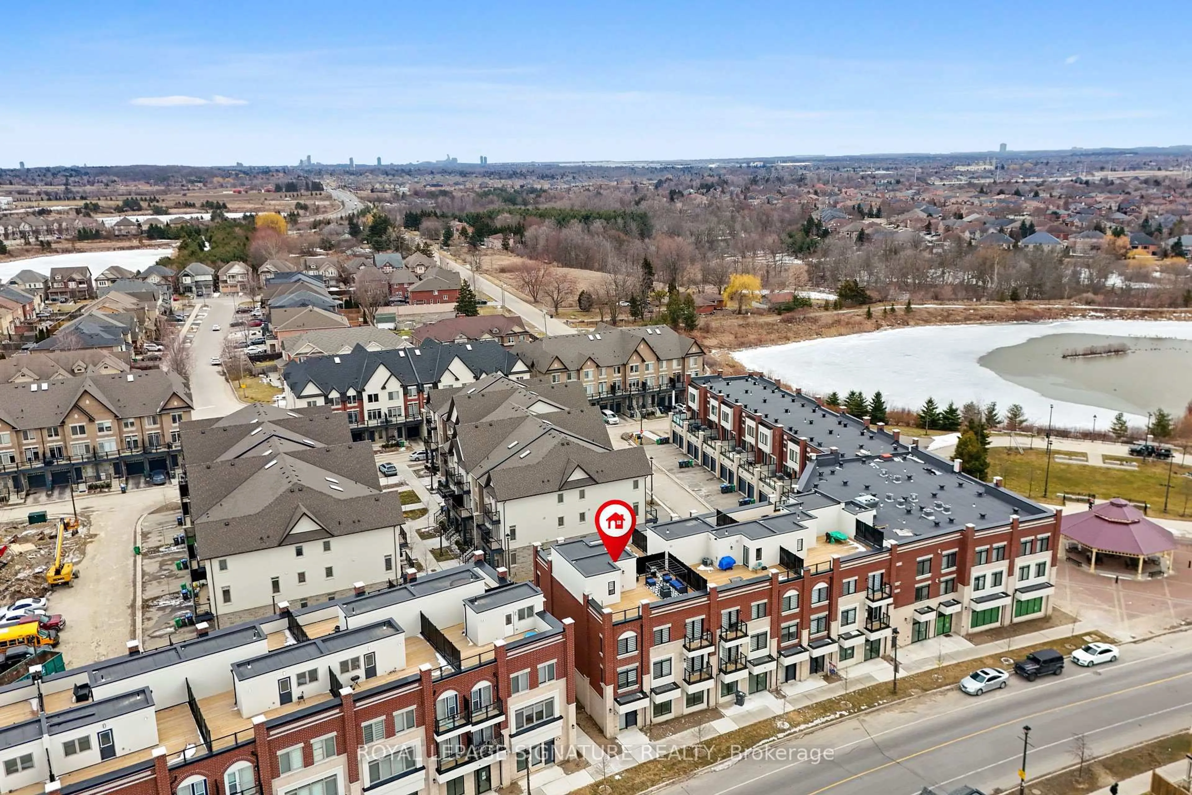 A pic from outside/outdoor area/front of a property/back of a property/a pic from drone, city buildings view from balcony for 429 Dougall Ave, Caledon Ontario L7C 4L5