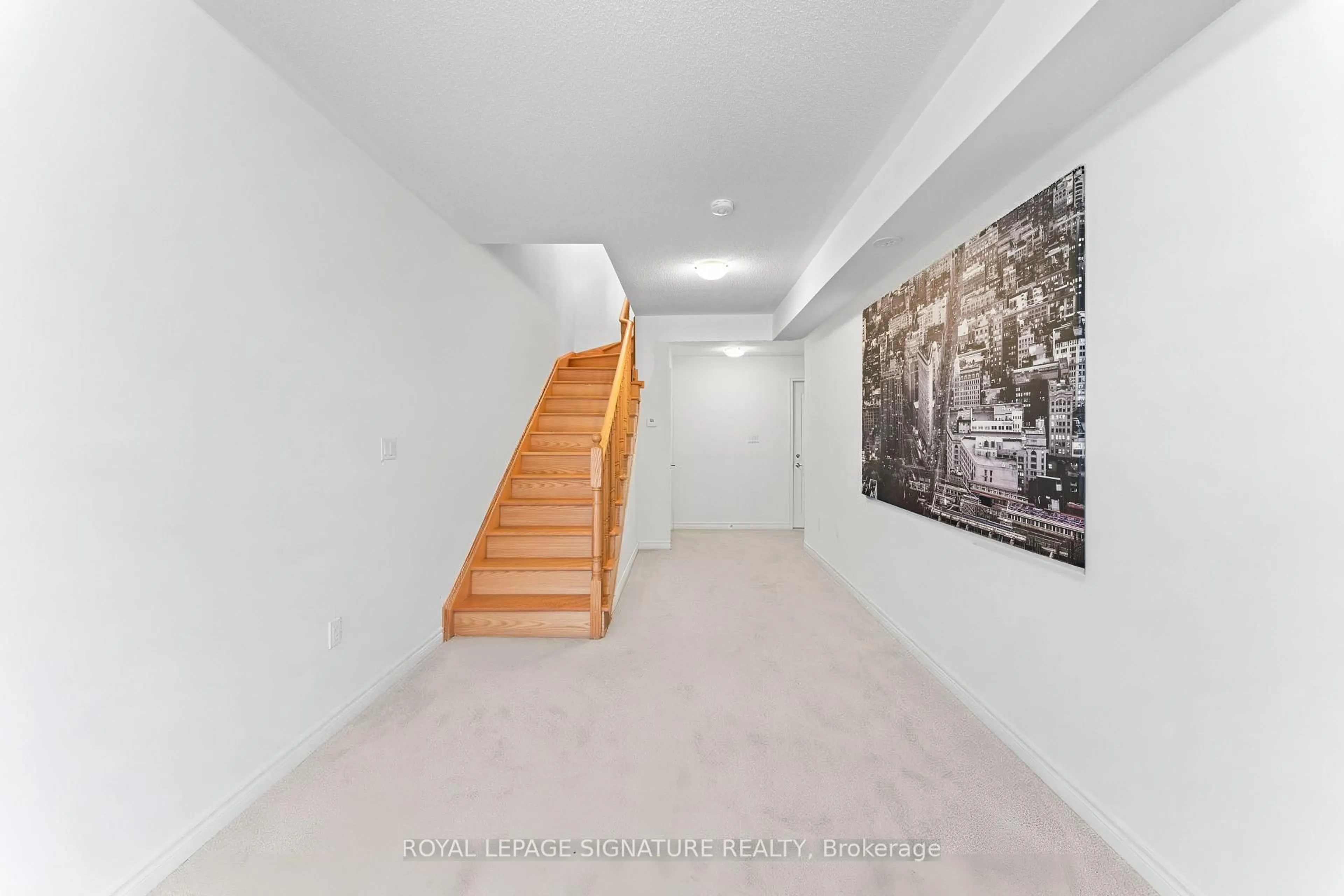 Indoor foyer for 429 Dougall Ave, Caledon Ontario L7C 4L5