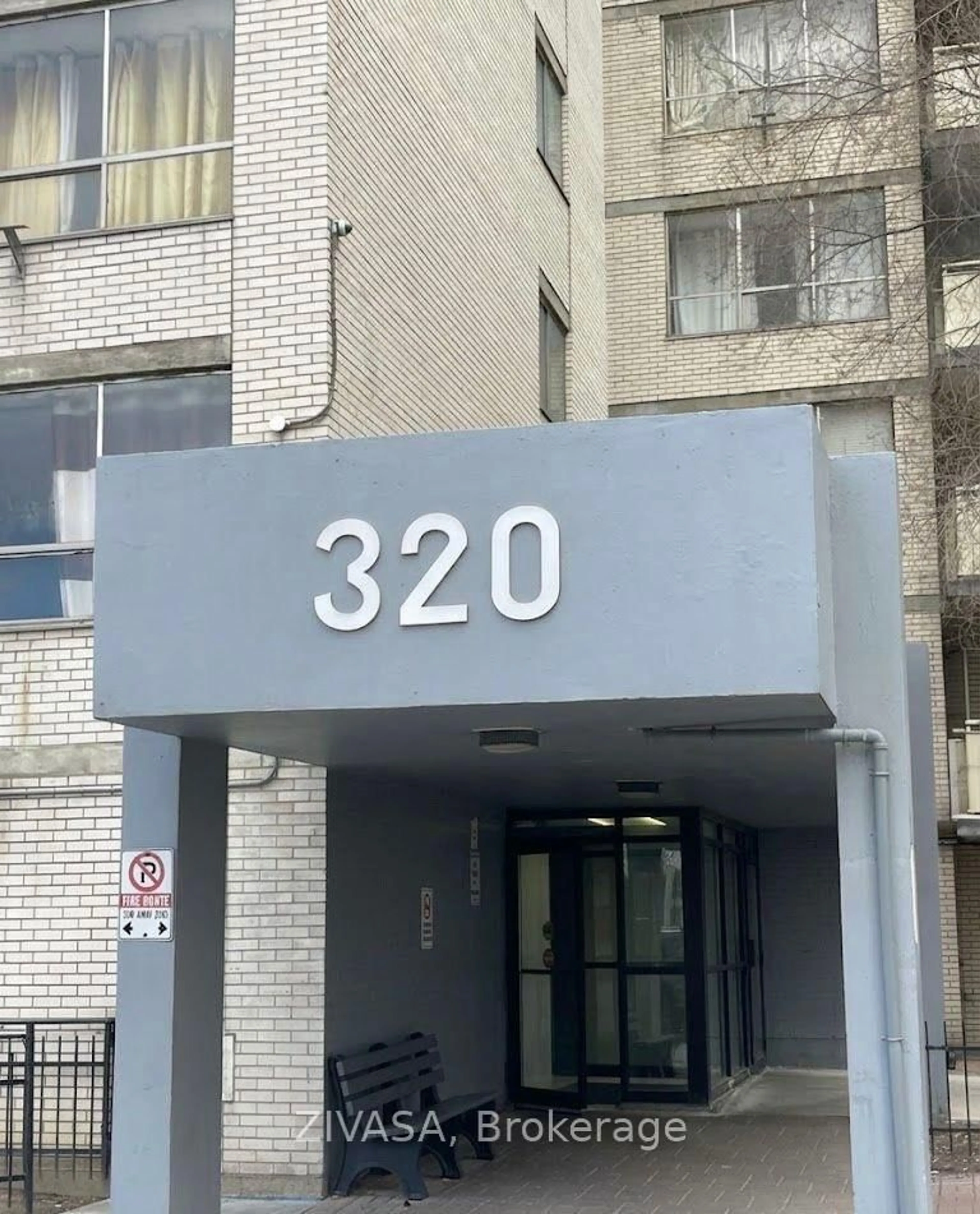 Indoor foyer for 320 Dixon Rd #113, Toronto Ontario M9R 1S8