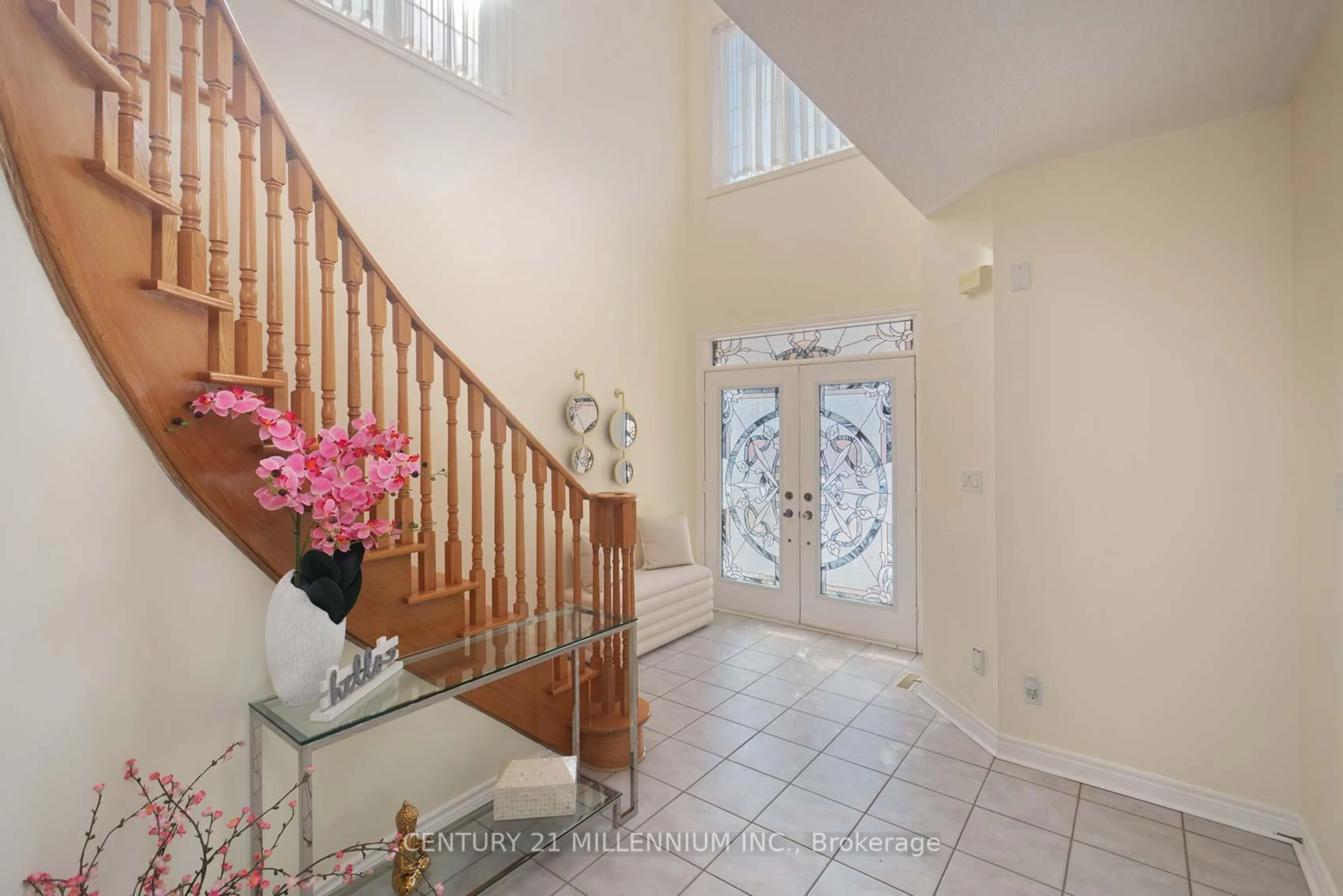 Indoor foyer for 5869 Yachtsman Cross, Mississauga Ontario L5M 6P1