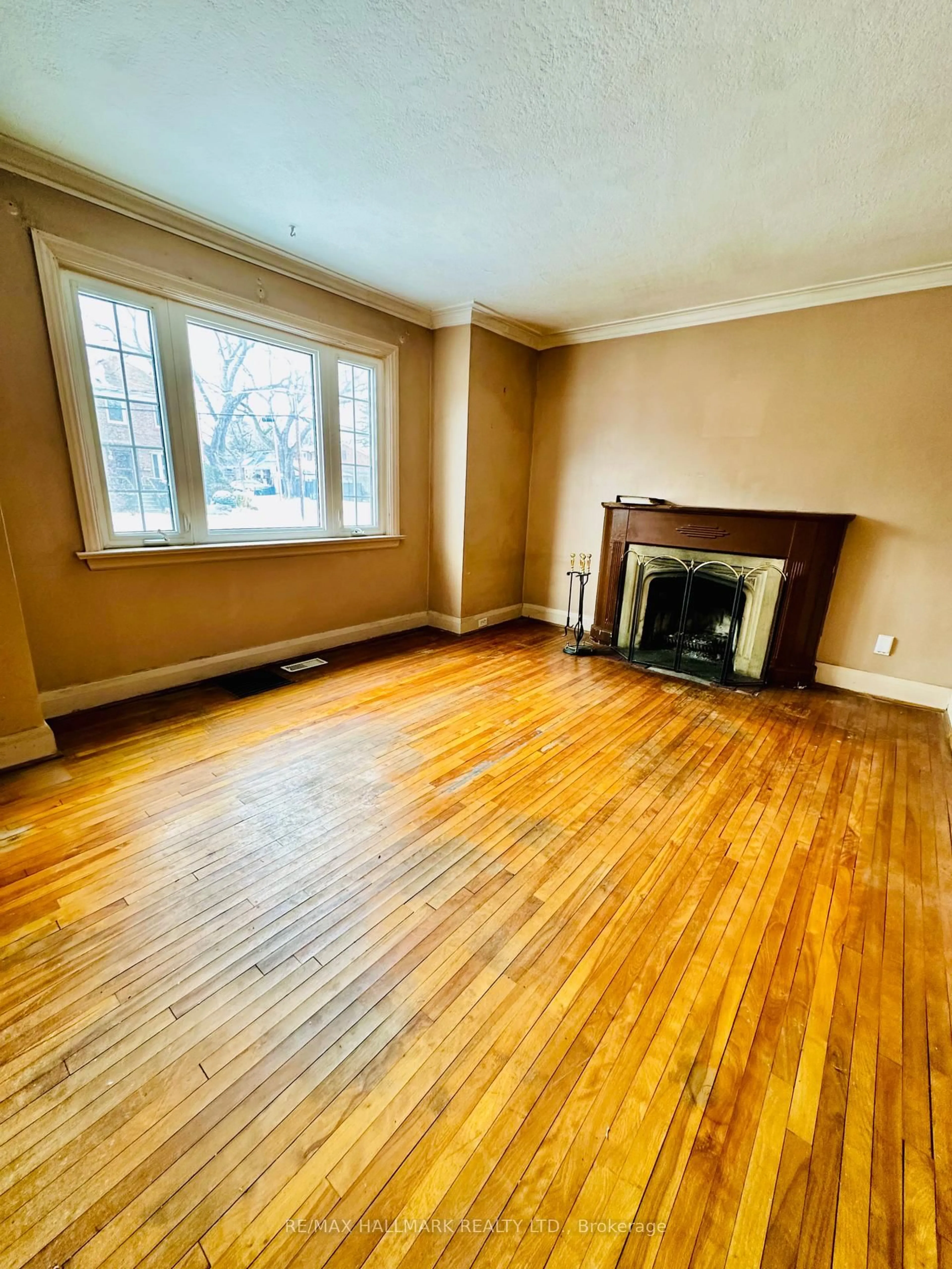 A pic of a room for 27 Royal York Rd, Toronto Ontario M8V 2T3